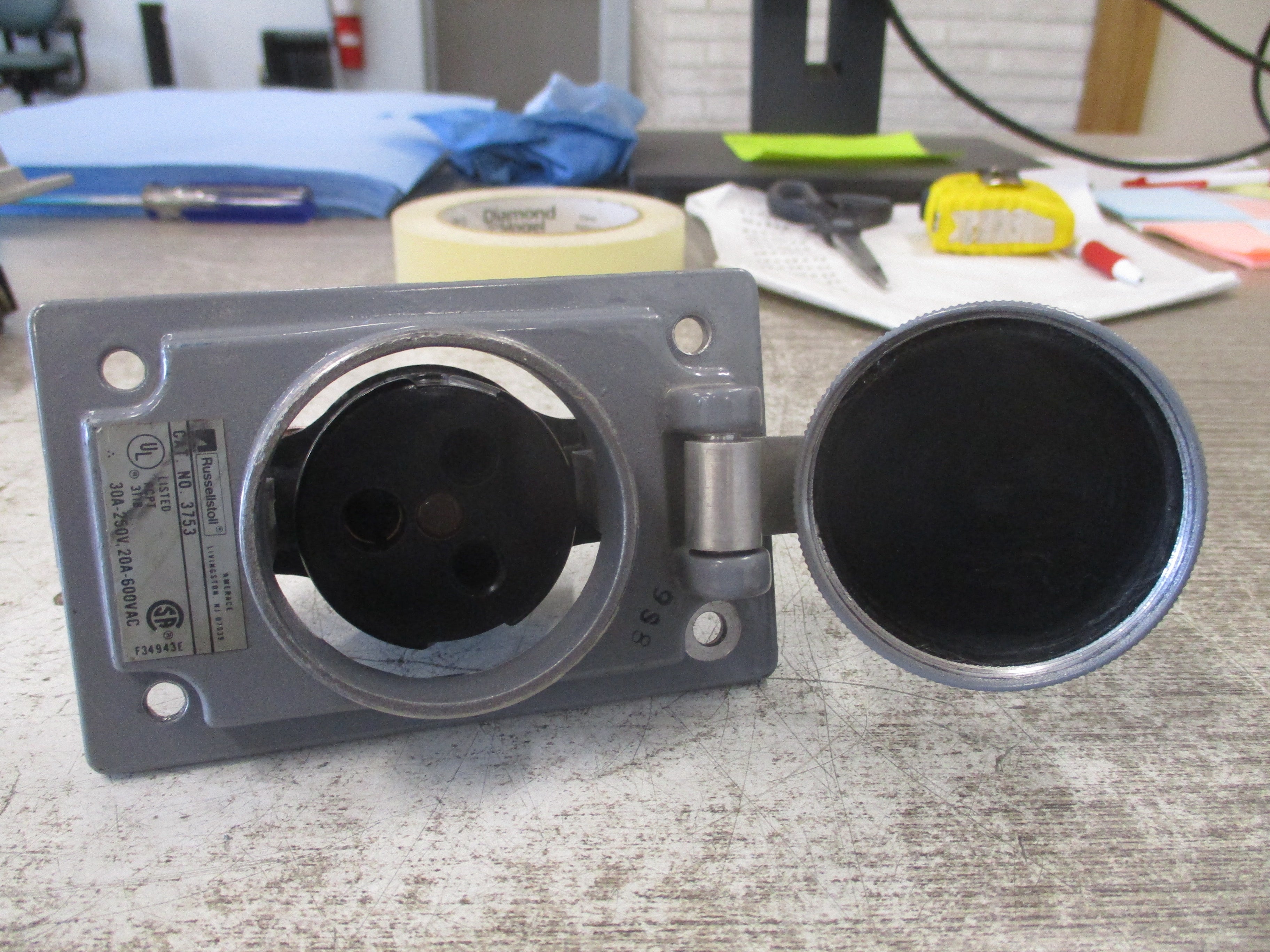 Russellstoll Receptacle 3753 30A/20A 250V/600V Used