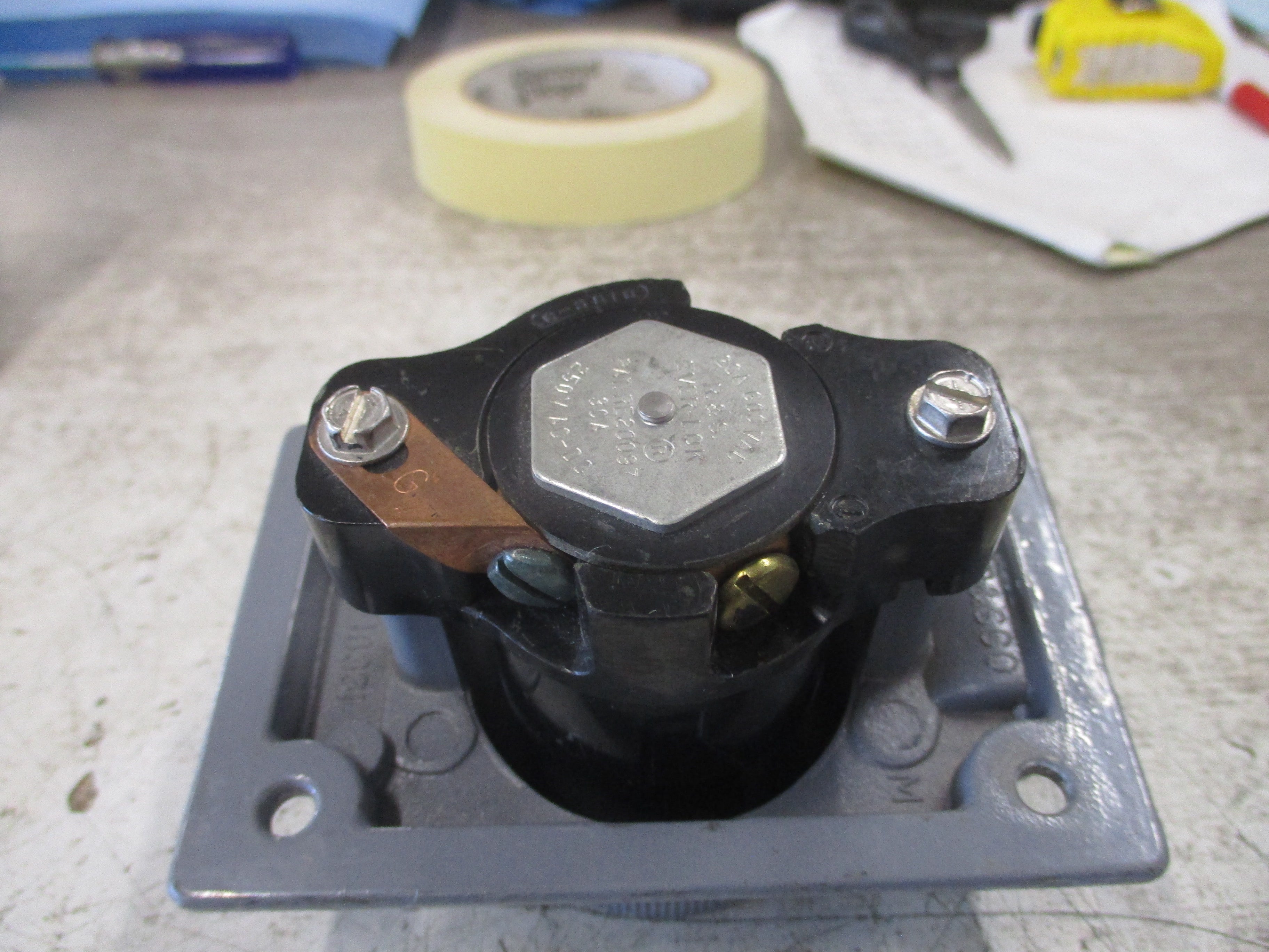 Russellstoll Receptacle 3753 30A/20A 250V/600V Used