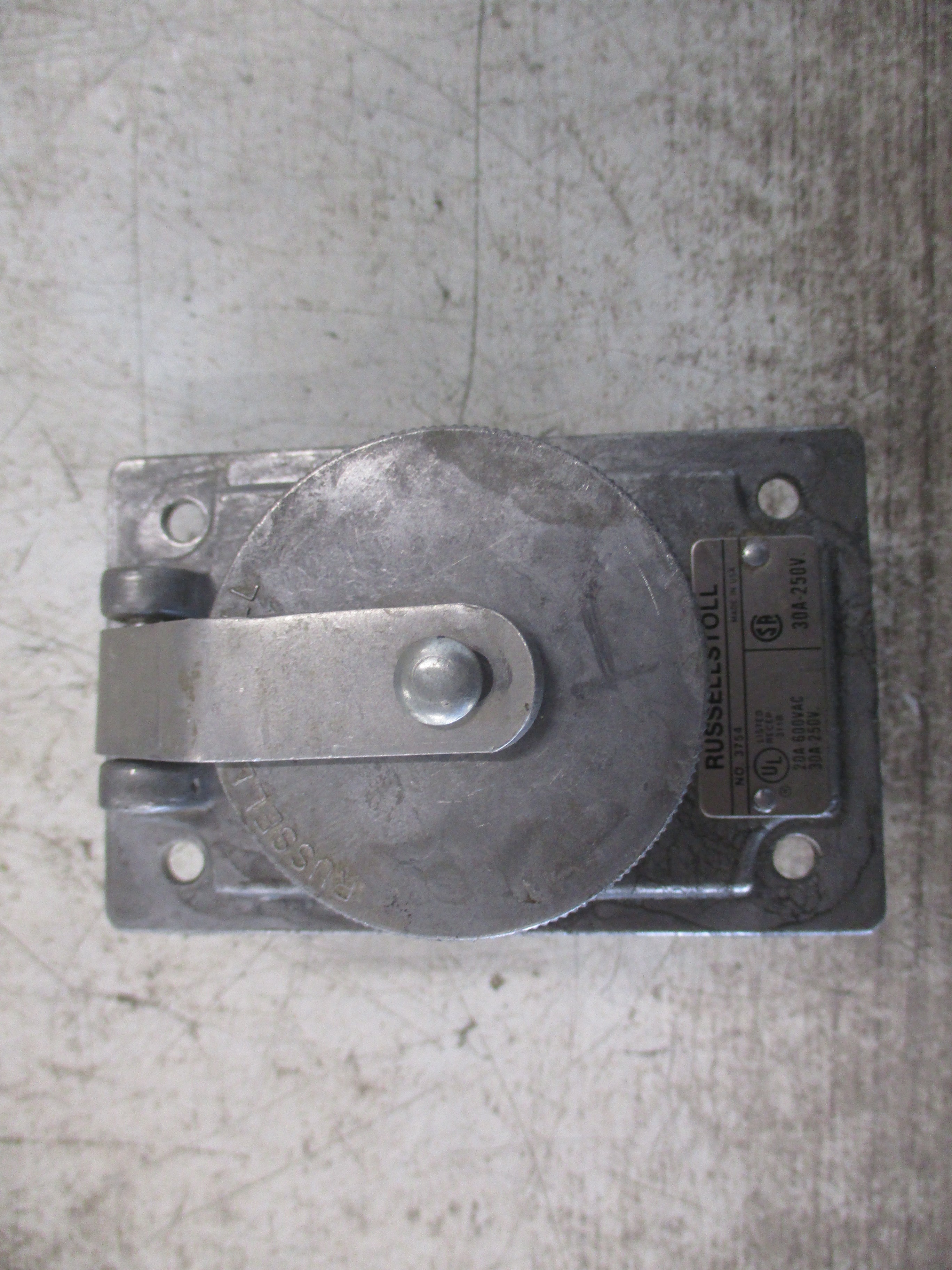 Russellstoll Receptacle 3754 30/20A 250/600VAC 3P 4W Used