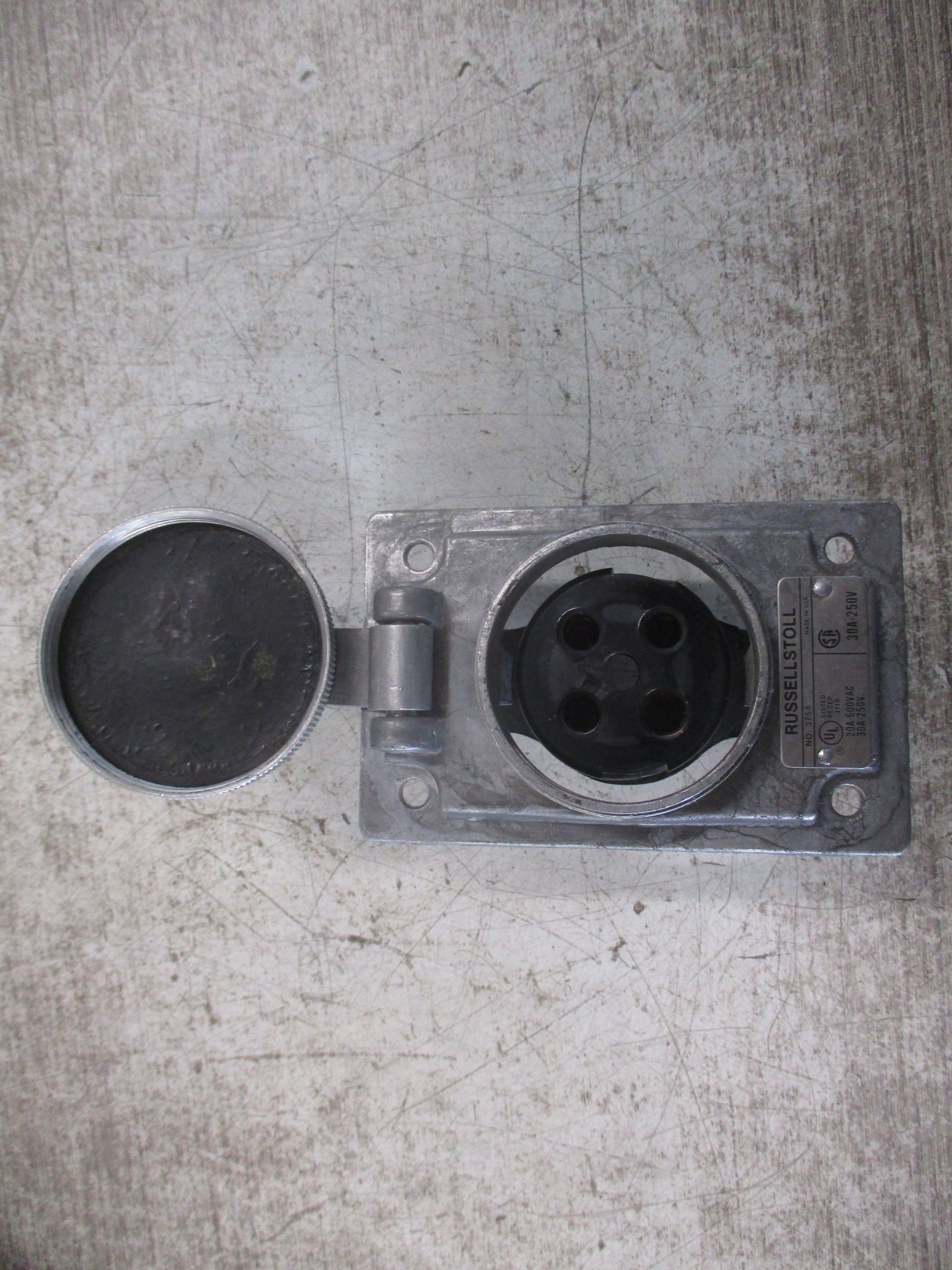 Russellstoll Receptacle 3754 30/20A 250/600VAC 3P 4W Used