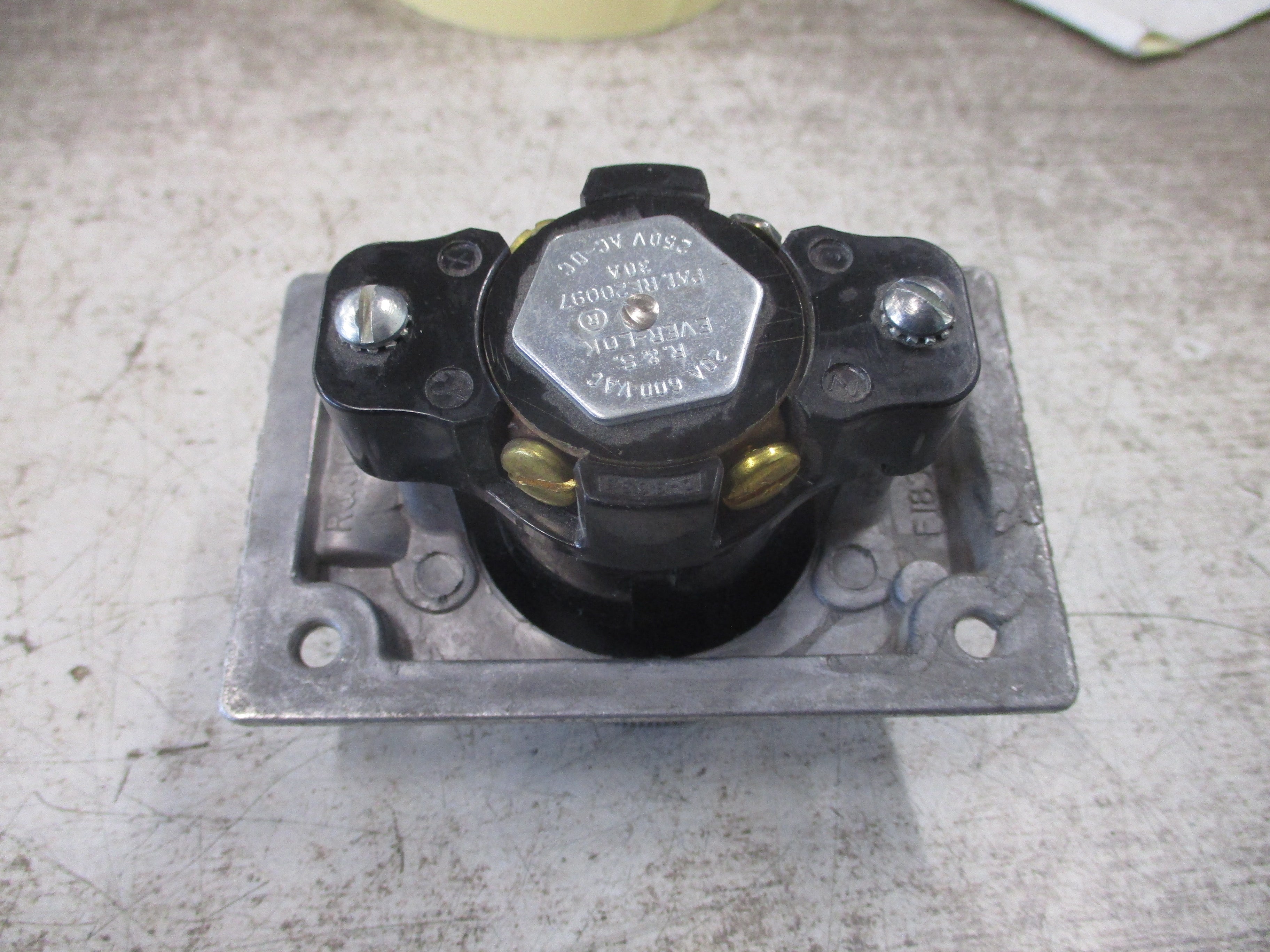 Russellstoll Receptacle 3754 30/20A 250/600VAC 3P 4W Used