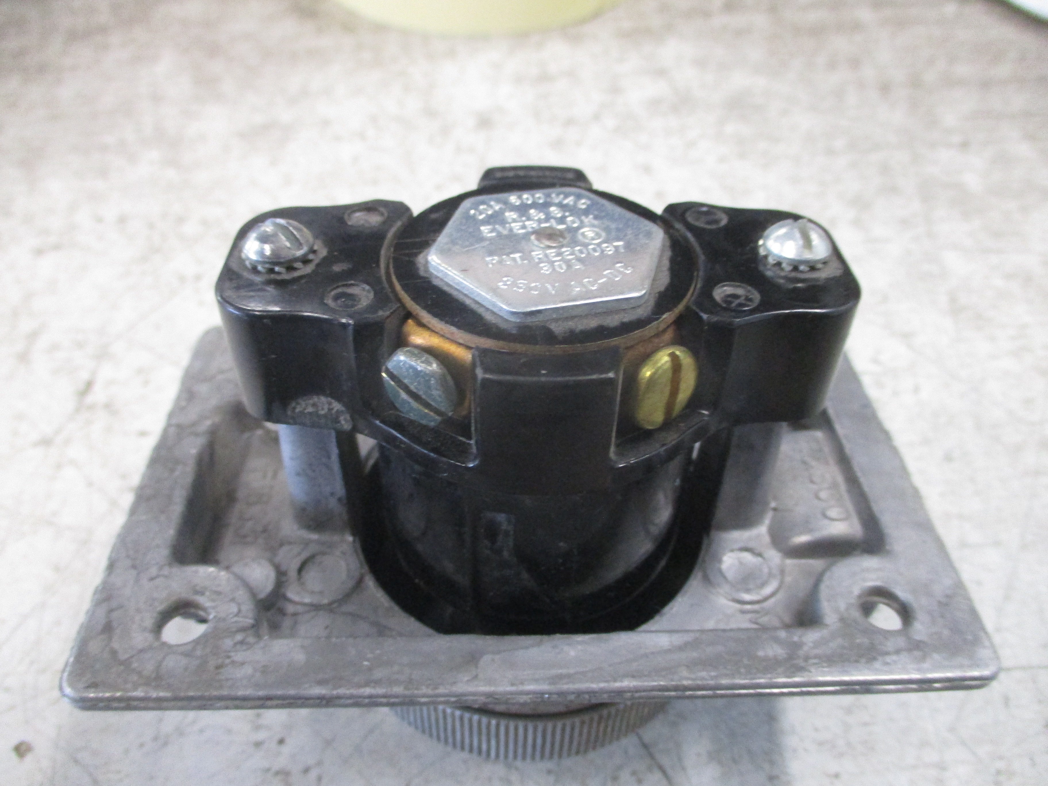 Russellstoll Receptacle 3754 30/20A 250/600VAC 3P 4W Used