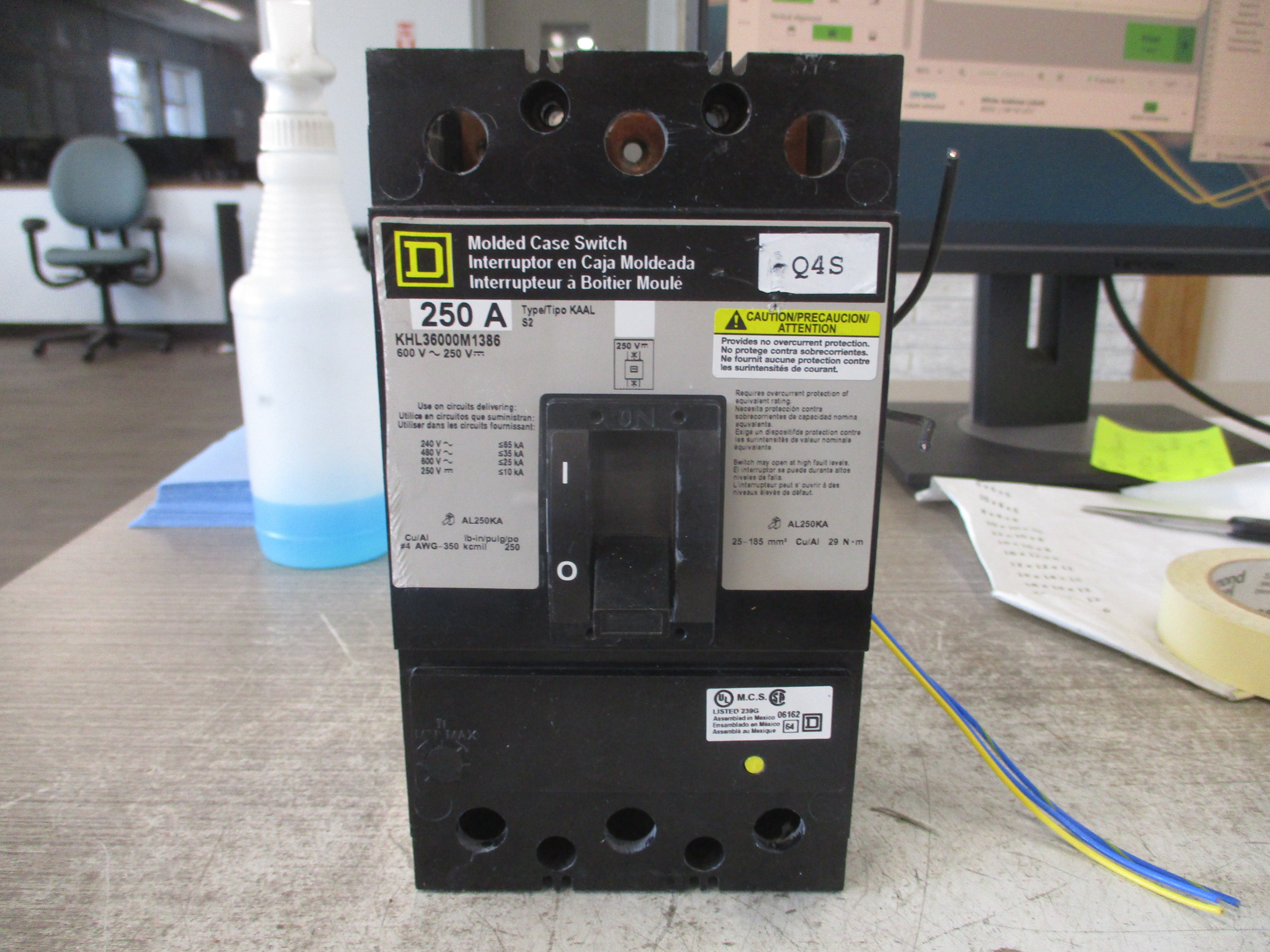 Square D Circuit Breaker KHL36000M1386 250A 600V 3P *No Lugs* Used