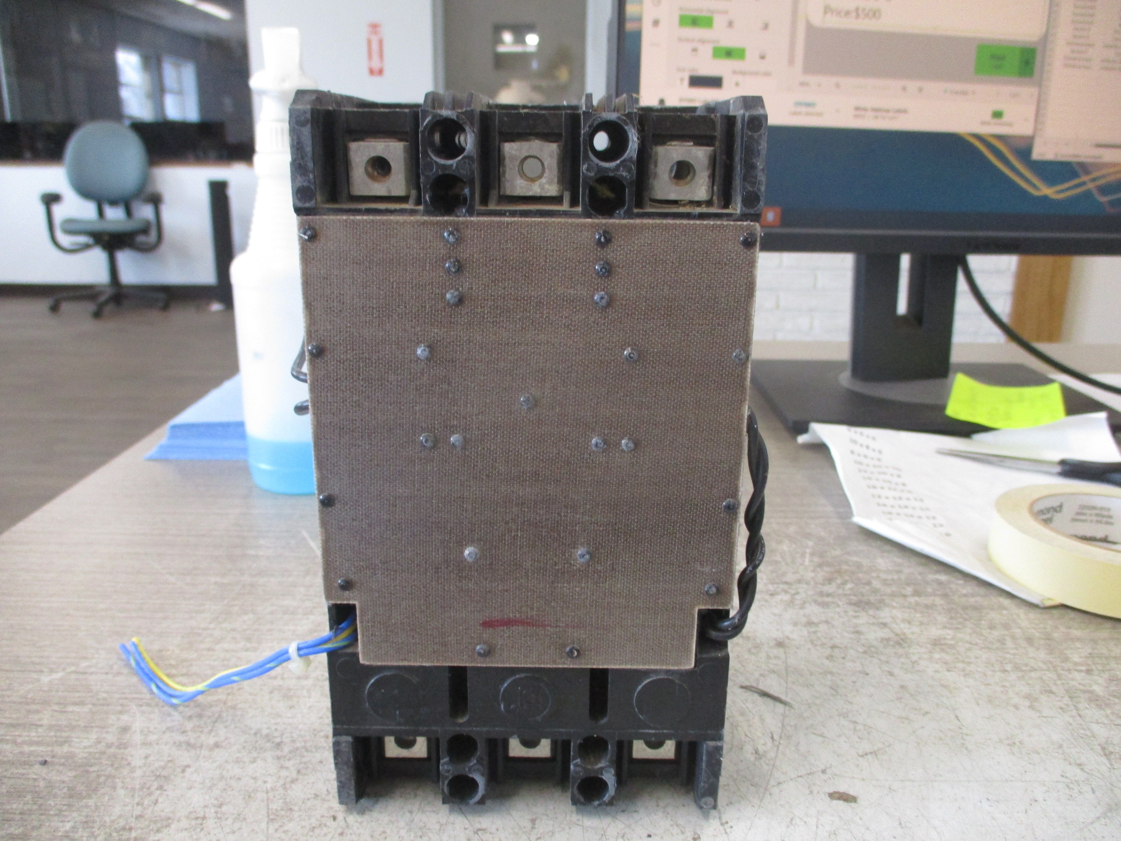 Square D Circuit Breaker KHL36000M1386 250A 600V 3P *No Lugs* Used