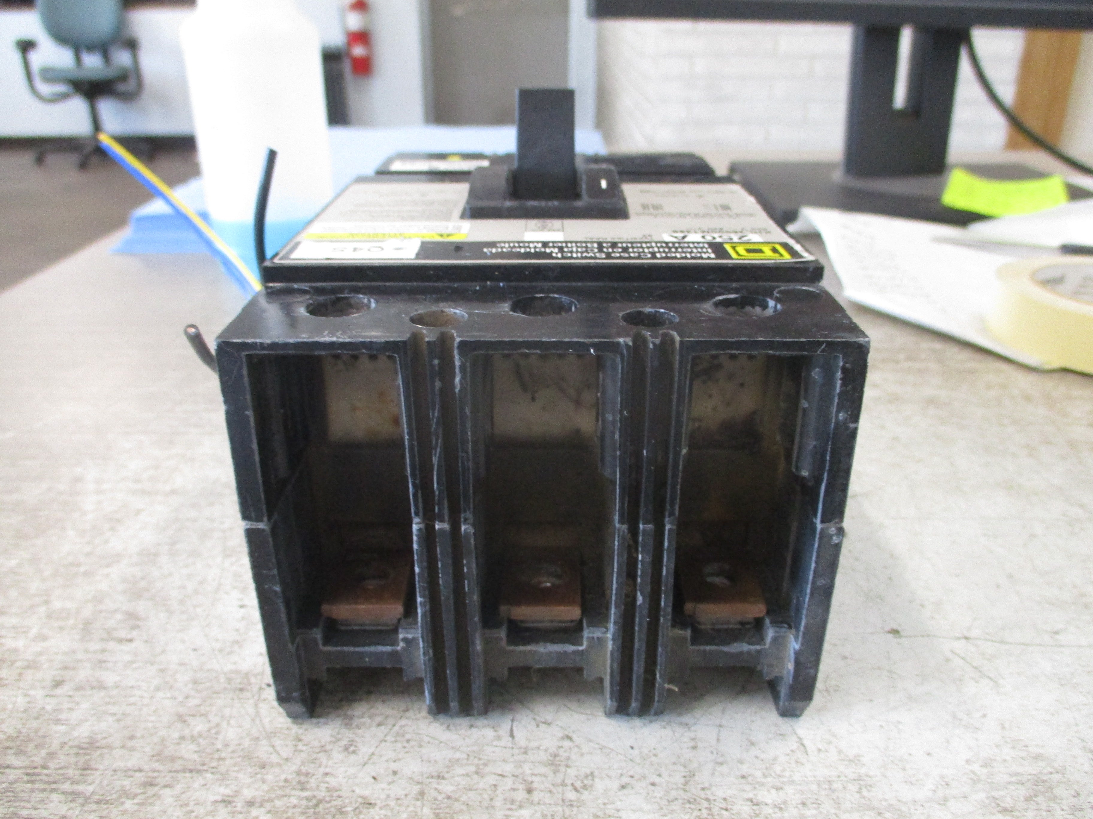 Square D Circuit Breaker KHL36000M1386 250A 600V 3P *No Lugs* Used