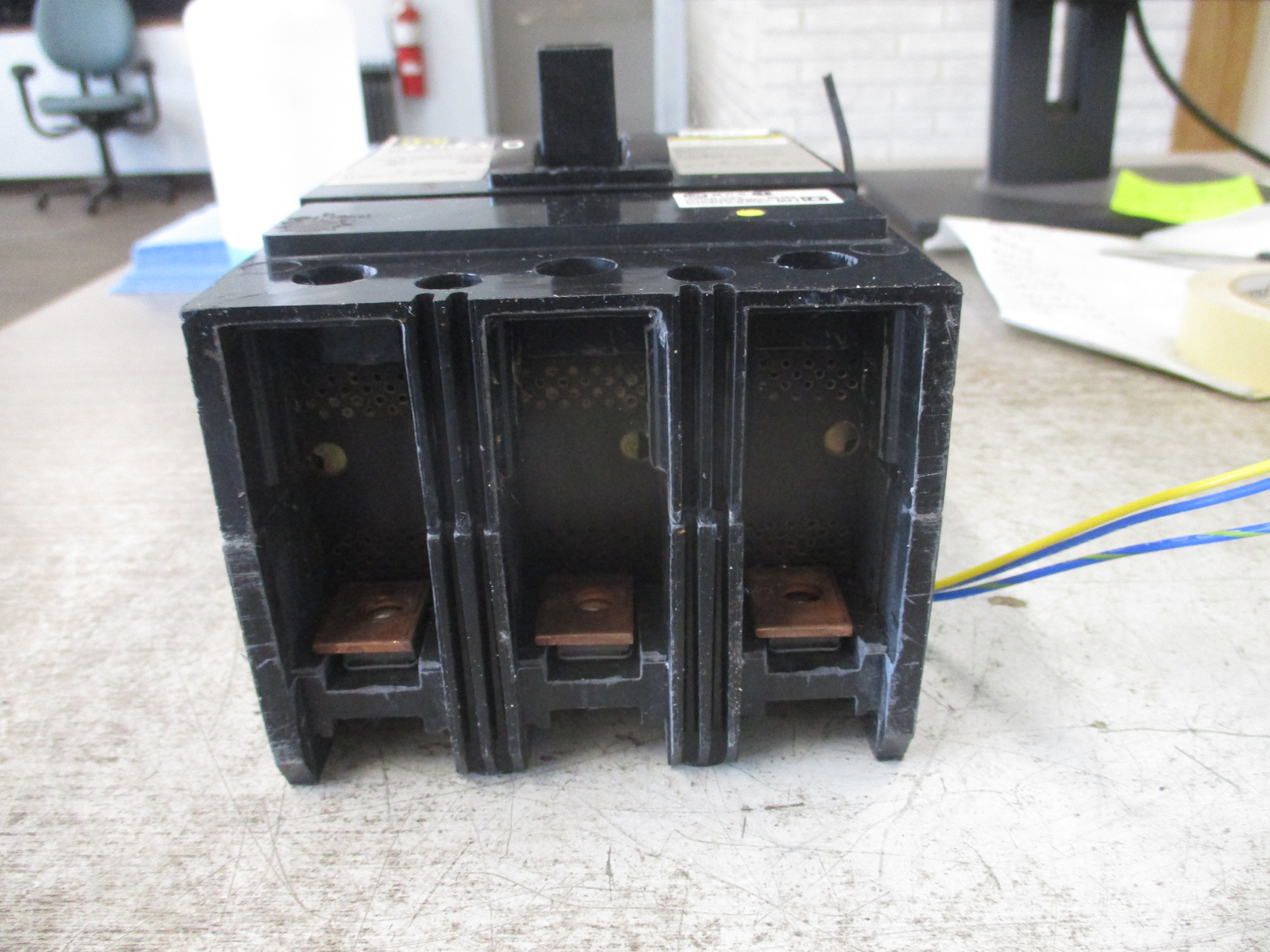 Square D Circuit Breaker KHL36000M1386 250A 600V 3P *No Lugs* Used