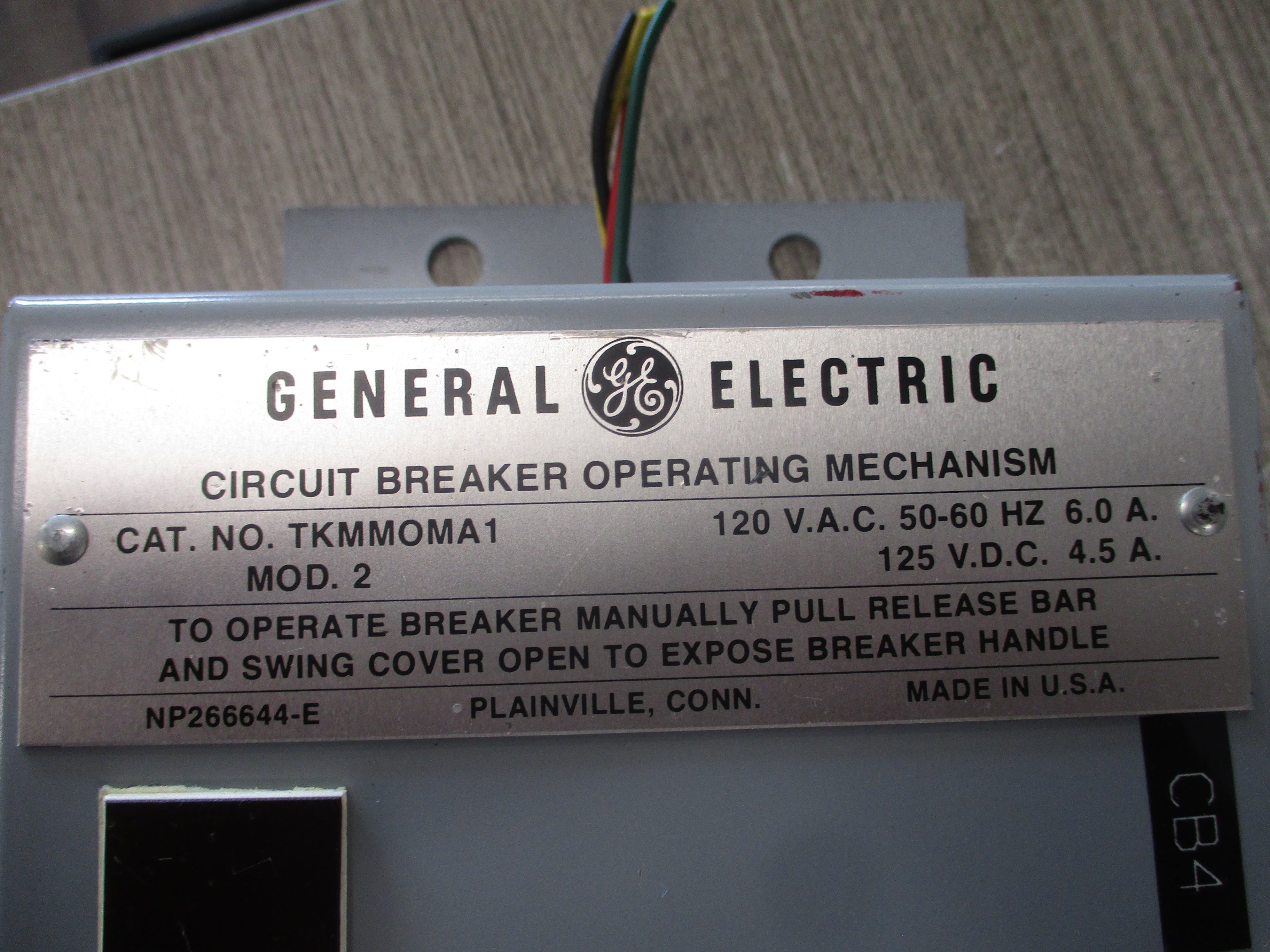 GE Circuit Breaker Operating Mechanism TKMMOMA1 MOD. 2 120VAC 6.0A 125VDC 4.5A