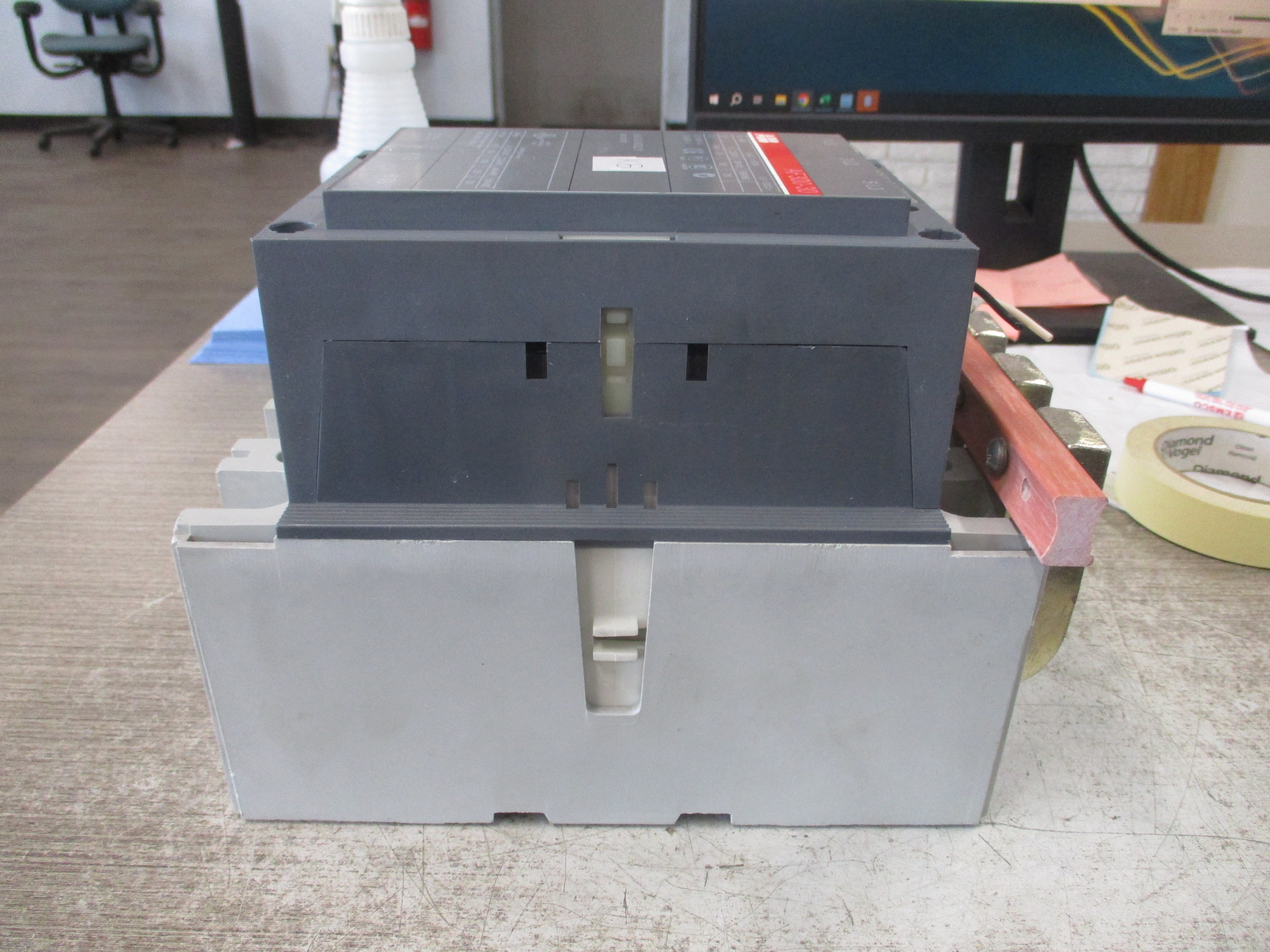 ABB Contactor AF300-30 20-60VDC Coil 400A 600V (1) Aux Contact Used