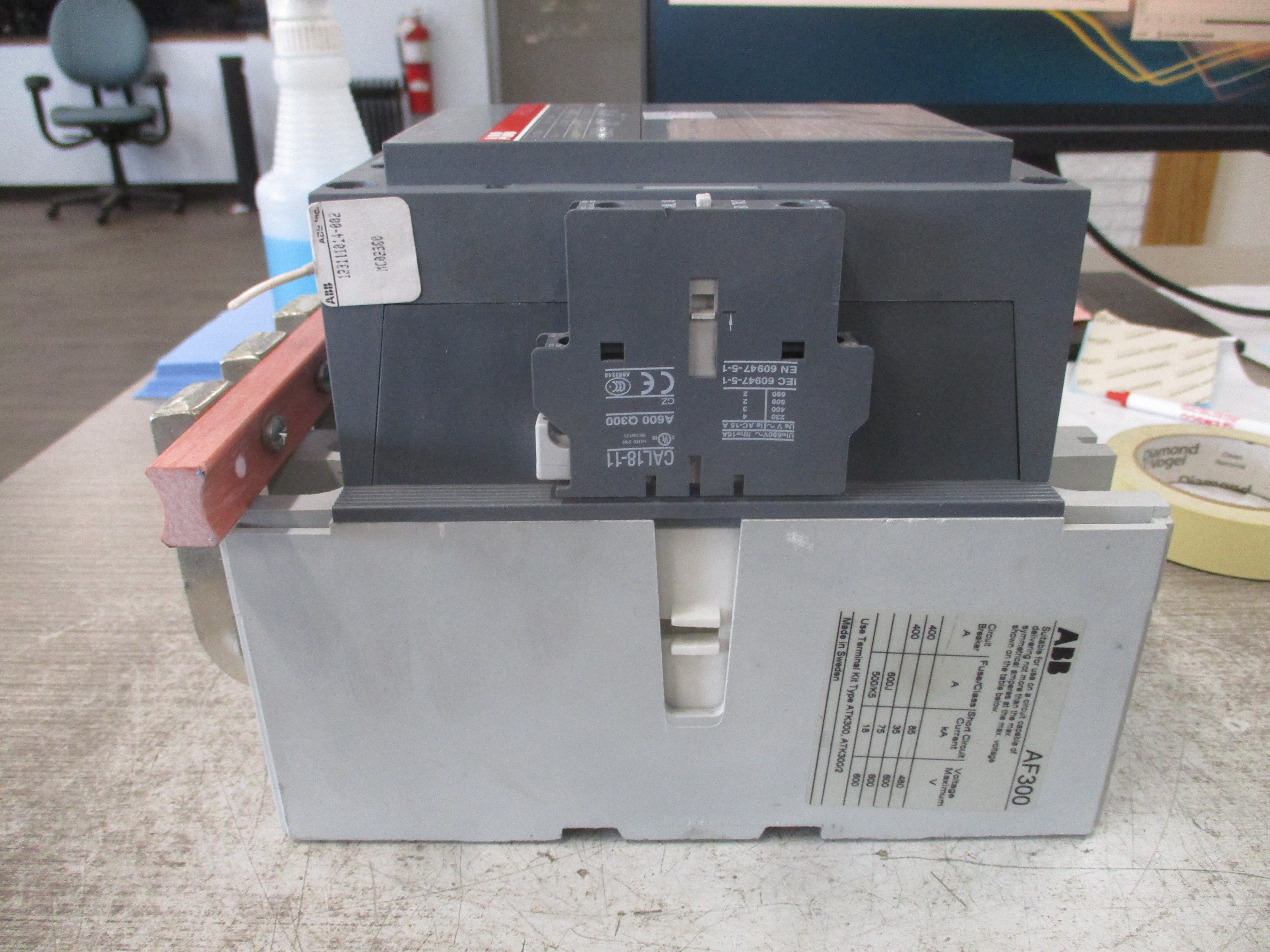 ABB Contactor AF300-30 20-60VDC Coil 400A 600V (1) Aux Contact Used