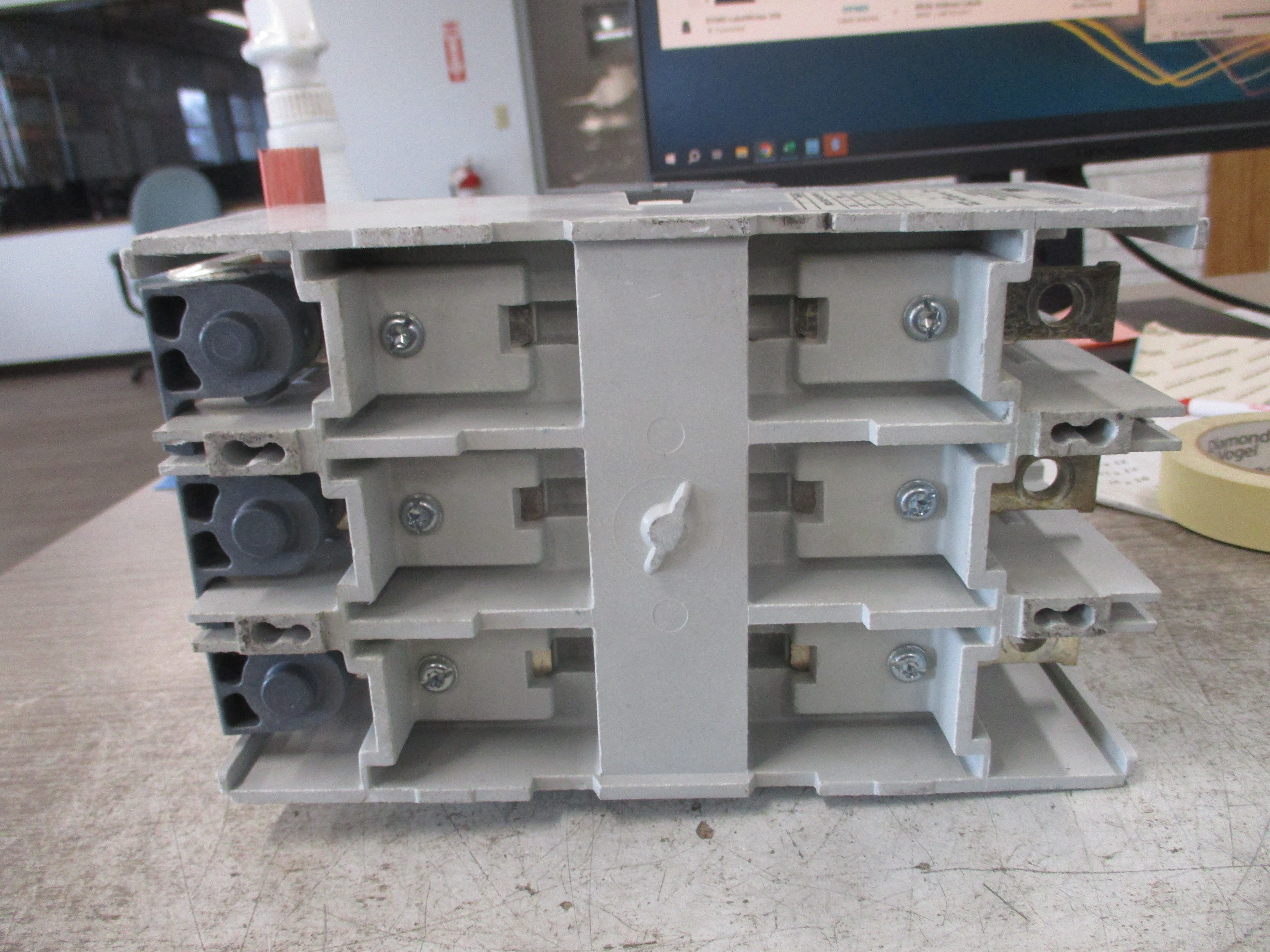 ABB Contactor AF300-30 20-60VDC Coil 400A 600V (1) Aux Contact Used