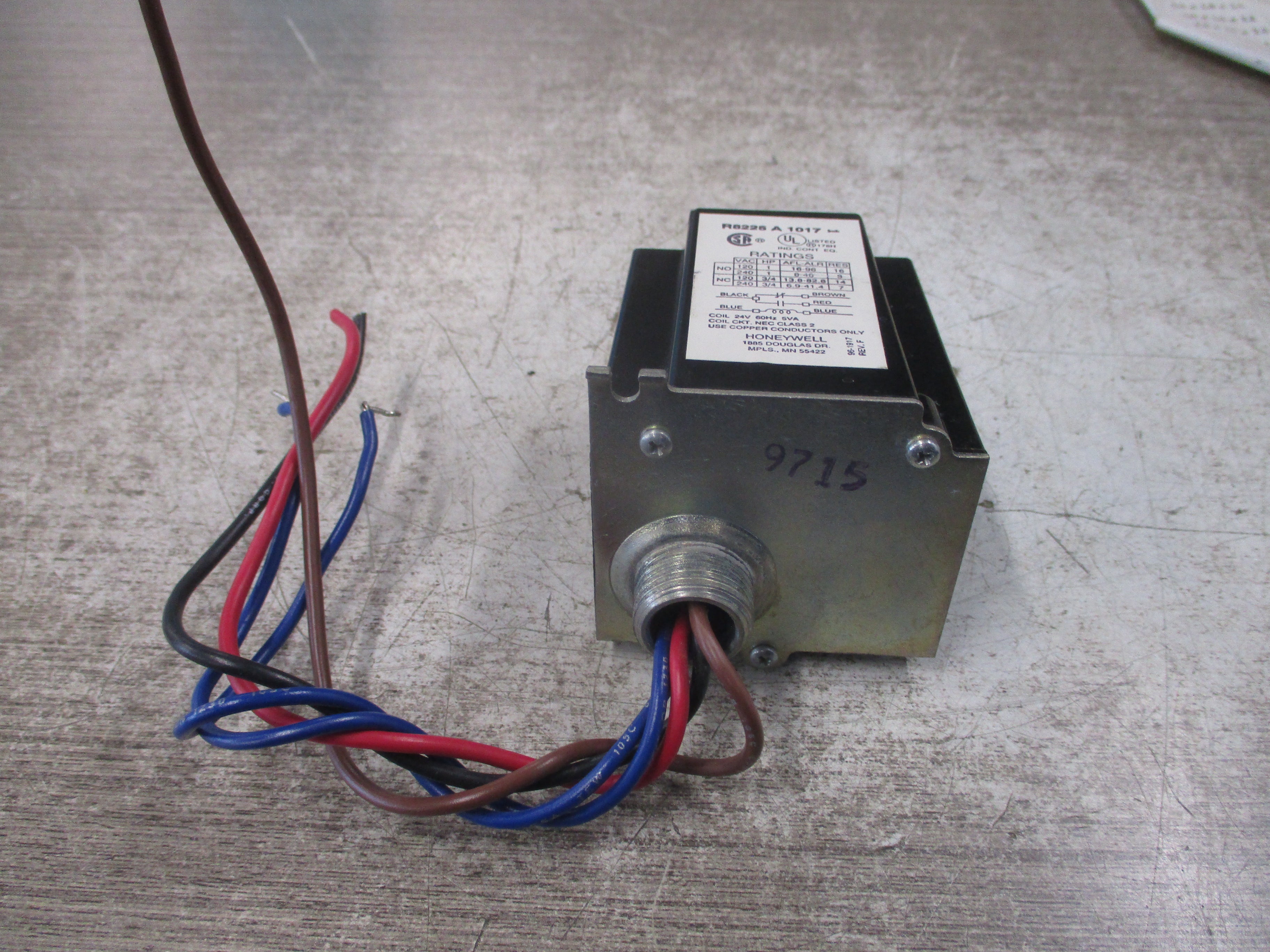 Honeywell Fan Relay R8225 A 1017 24V Coil Used