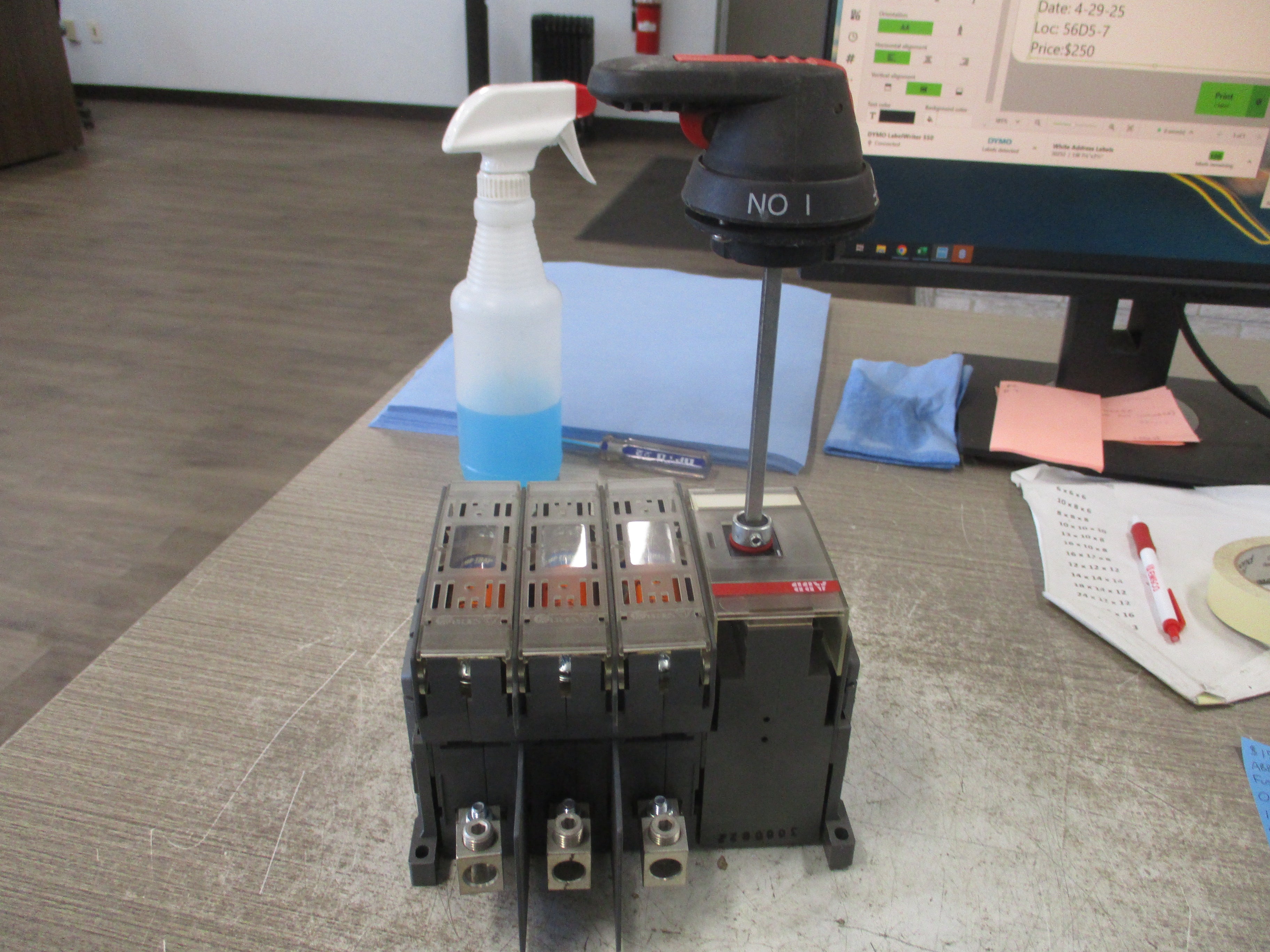 ABB Fusible Disconnect Switch OS 100J03 100A 600V 3P (3) 100A Fuses