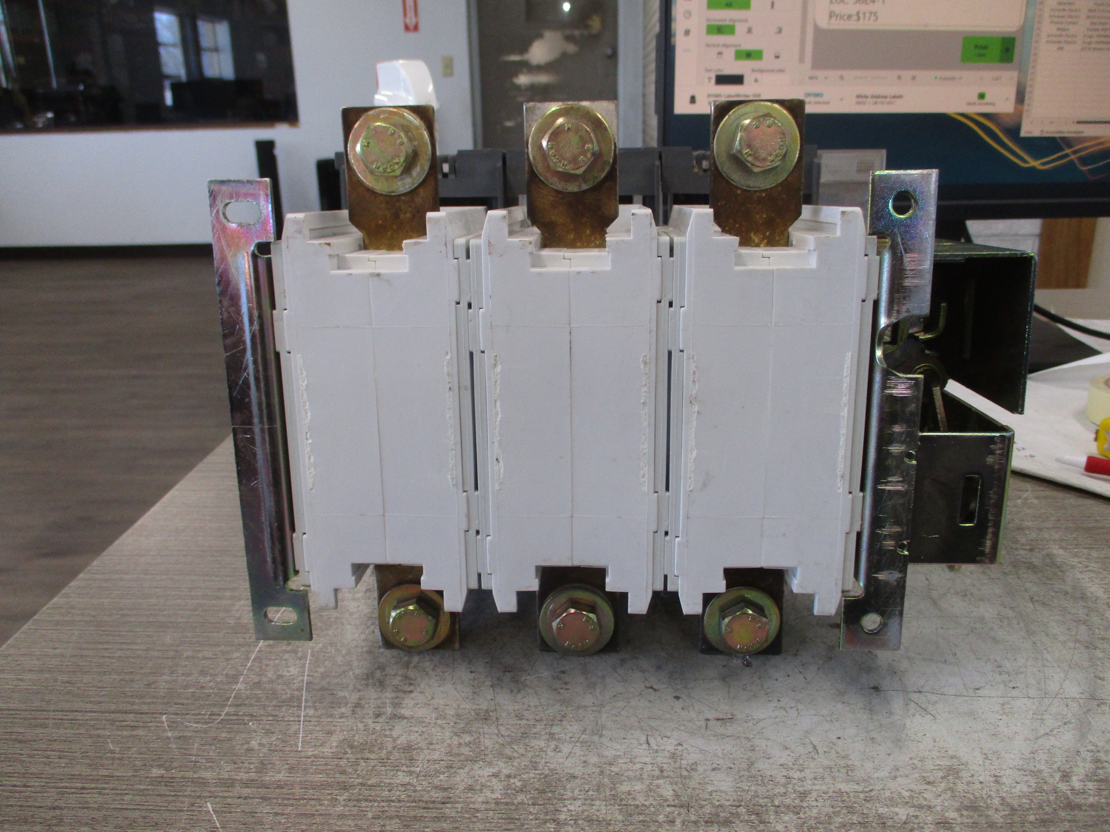 ABB Fusible Disconnect Switch OES400J3 400A 600V 3P (3) 250A Fuses *No Handle*