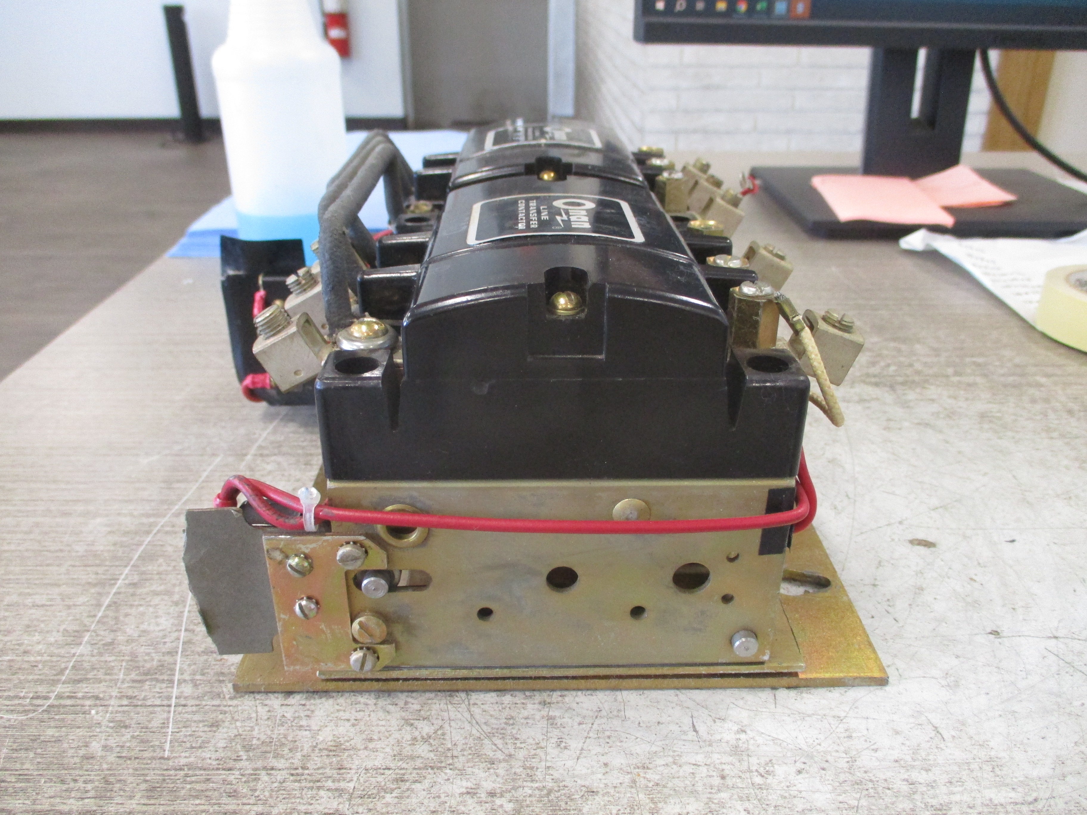 Arrow-H&H Onan Line Transfer Contactor 39815-MH 220V Coil 60A Used