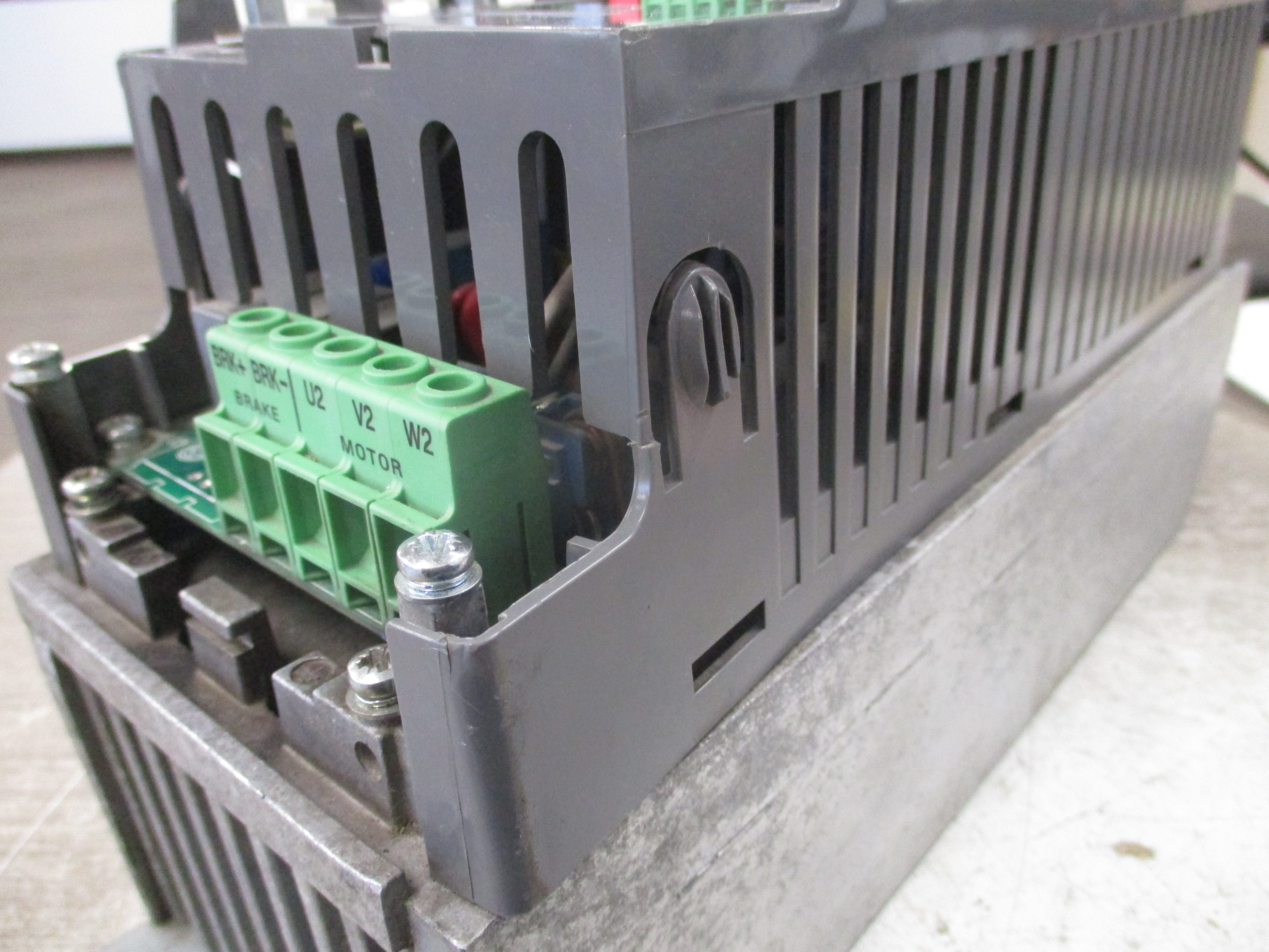 ABB ACH550 AC Drive ACH550-UH-08A8-4 5HP 3Ph Input: 3PH 48-63Hz 380-480VAC 8.8A