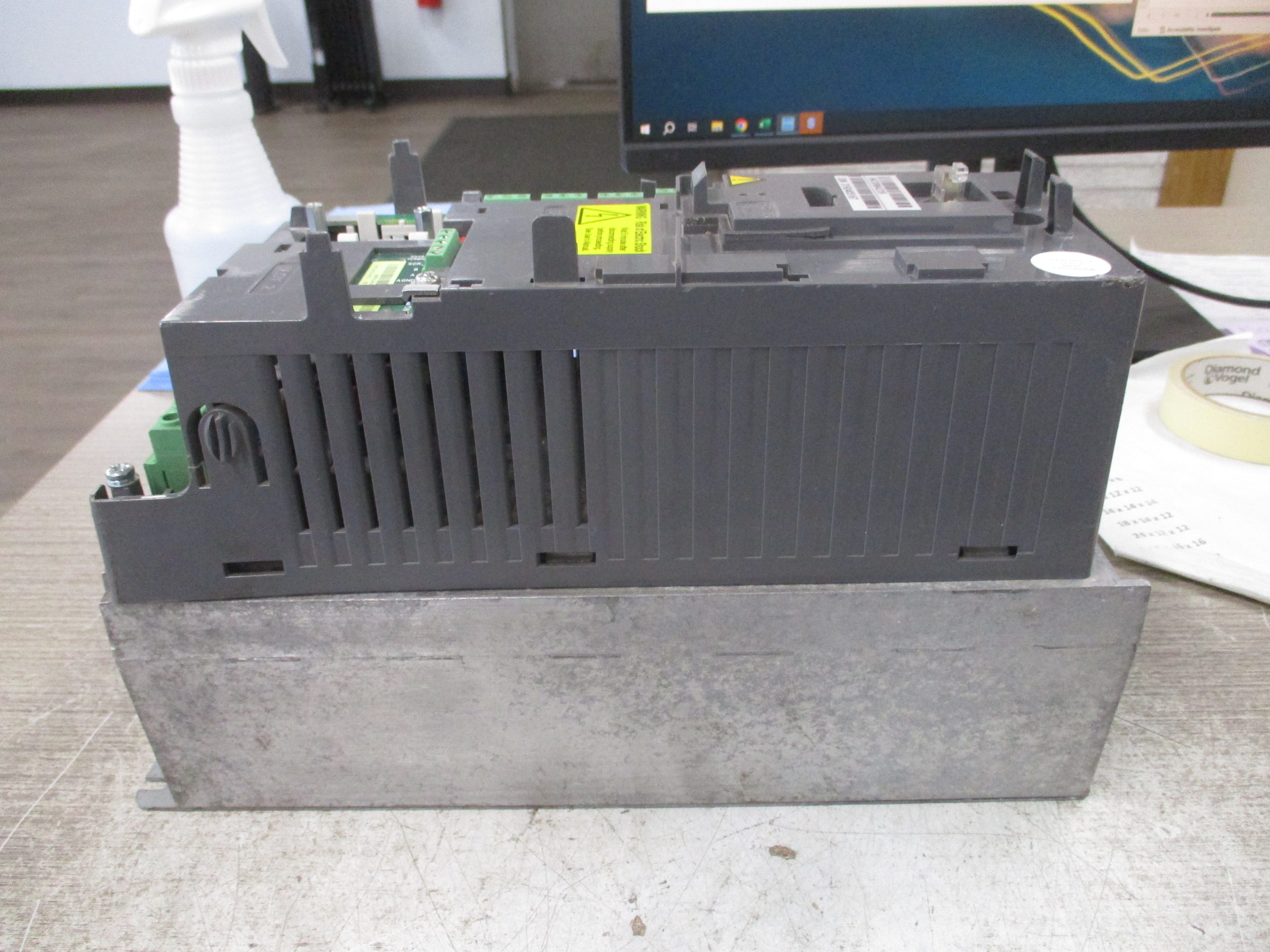 ABB ACH550 AC Drive ACH550-UH-08A8-4 5HP 3Ph Input: 3PH 48-63Hz 380-480VAC 8.8A
