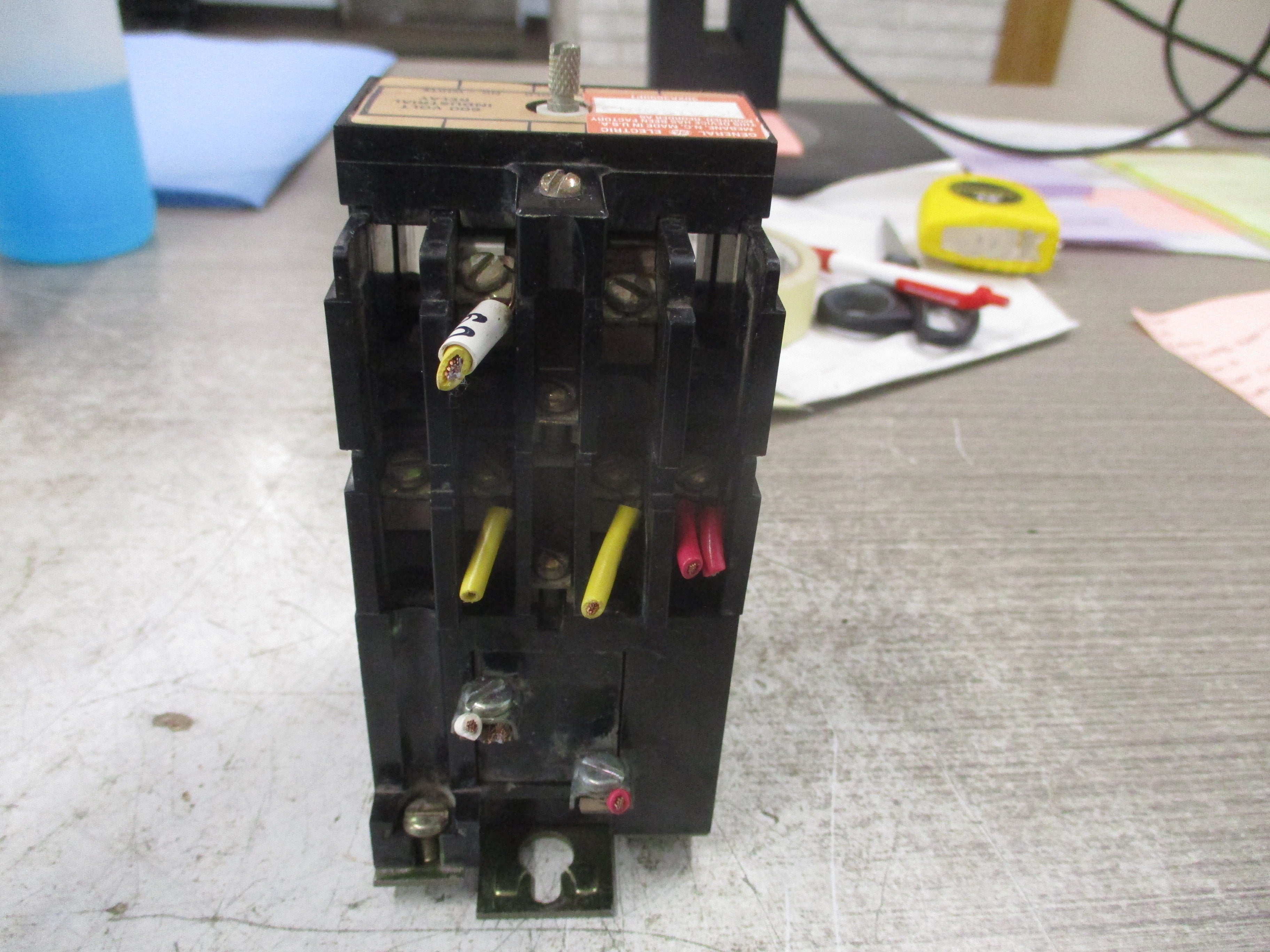 GE Relay CR120B 020** Ser. A 120V Coil 600V Used