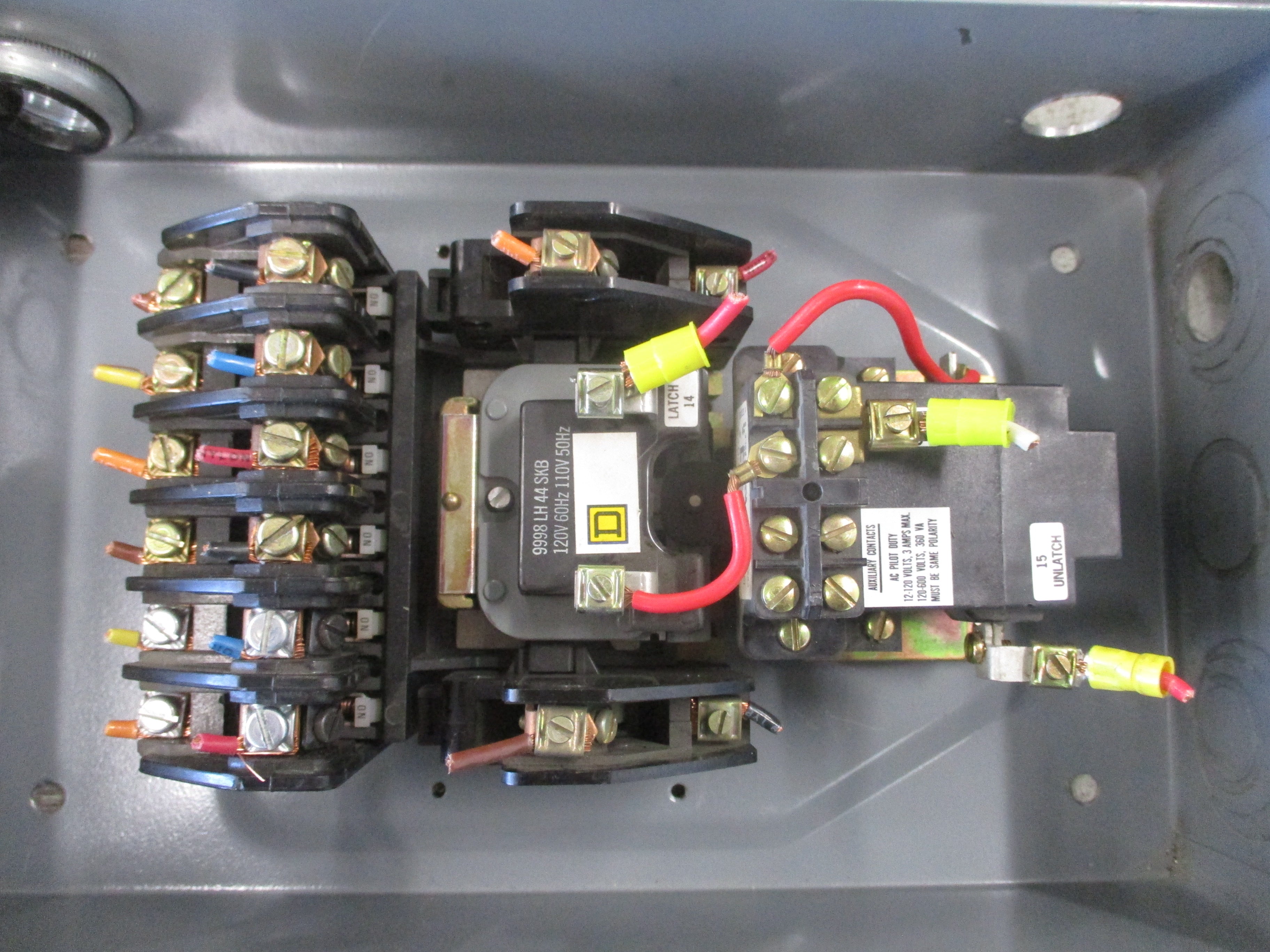 Square D Enclosed Lighting Contactor 8903 LXG 60 Ser. B 120V Coil Used