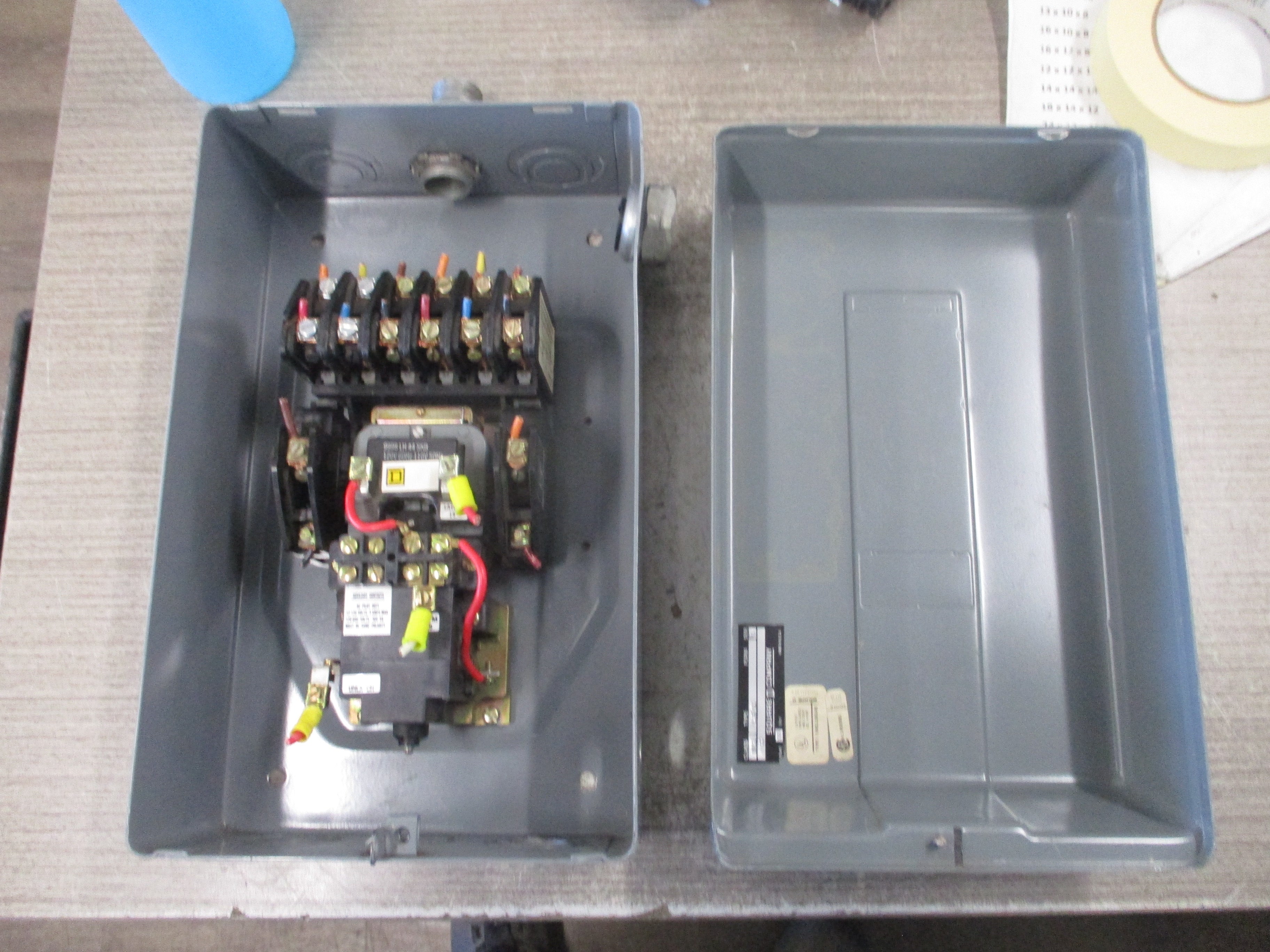 Square D Enclosed Lighting Contactor 8903 LXG 60 Ser. B 120V Coil Used