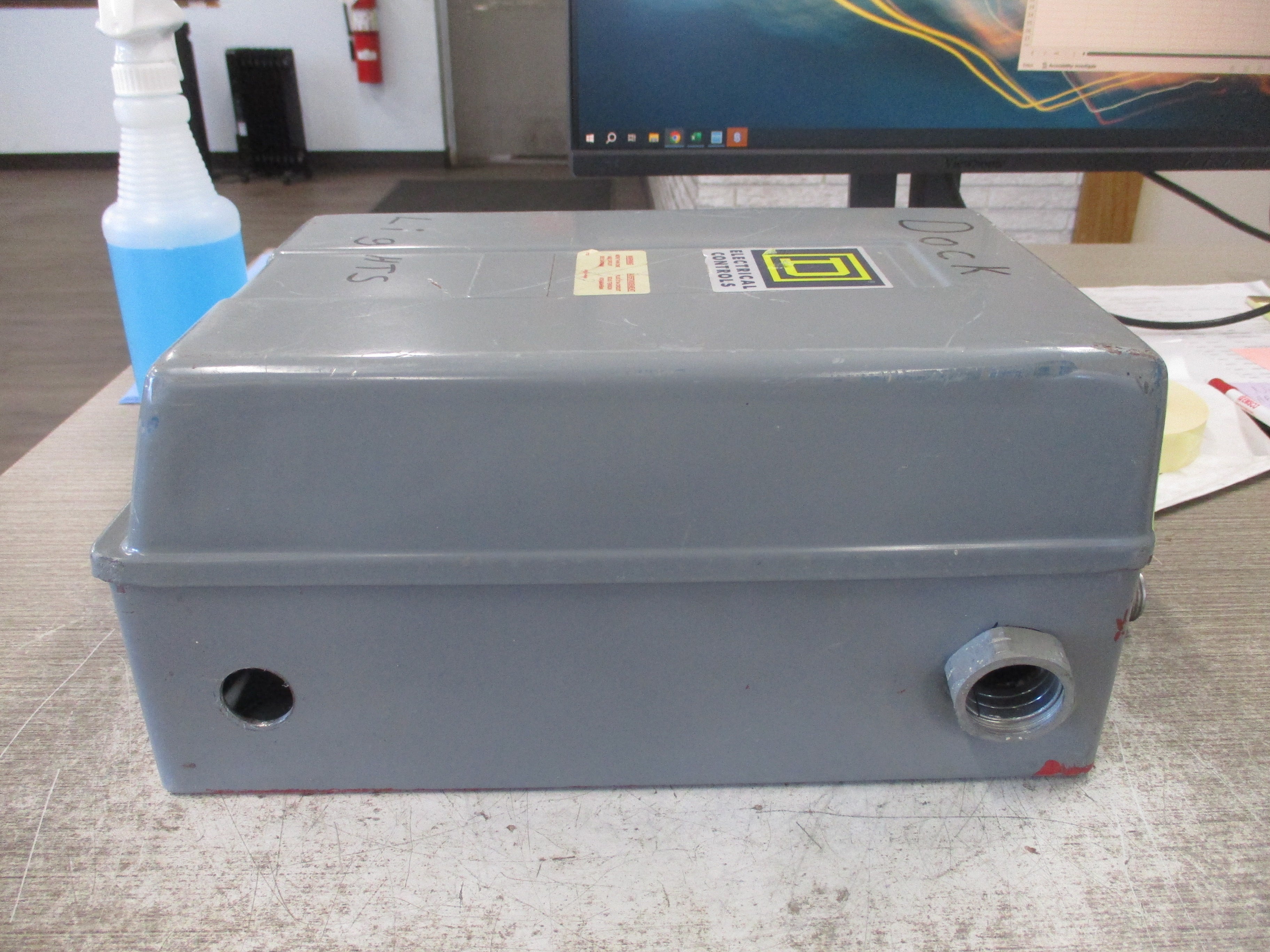 Square D Enclosed Lighting Contactor 8903 LXG 60 Ser. B 120V Coil Used