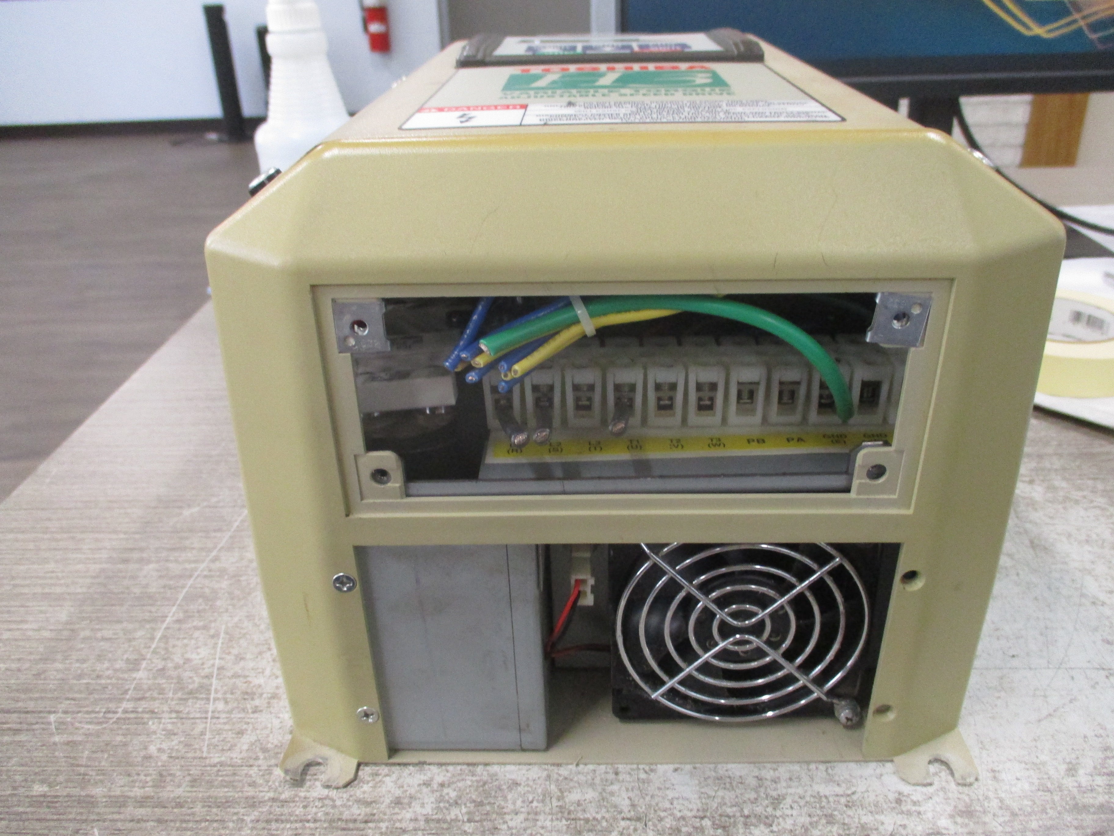 Toshiba H3 AC Drive VT130H3U4080 7.5HP 3Ph Input: 460V 12A 3p 50/60Hz