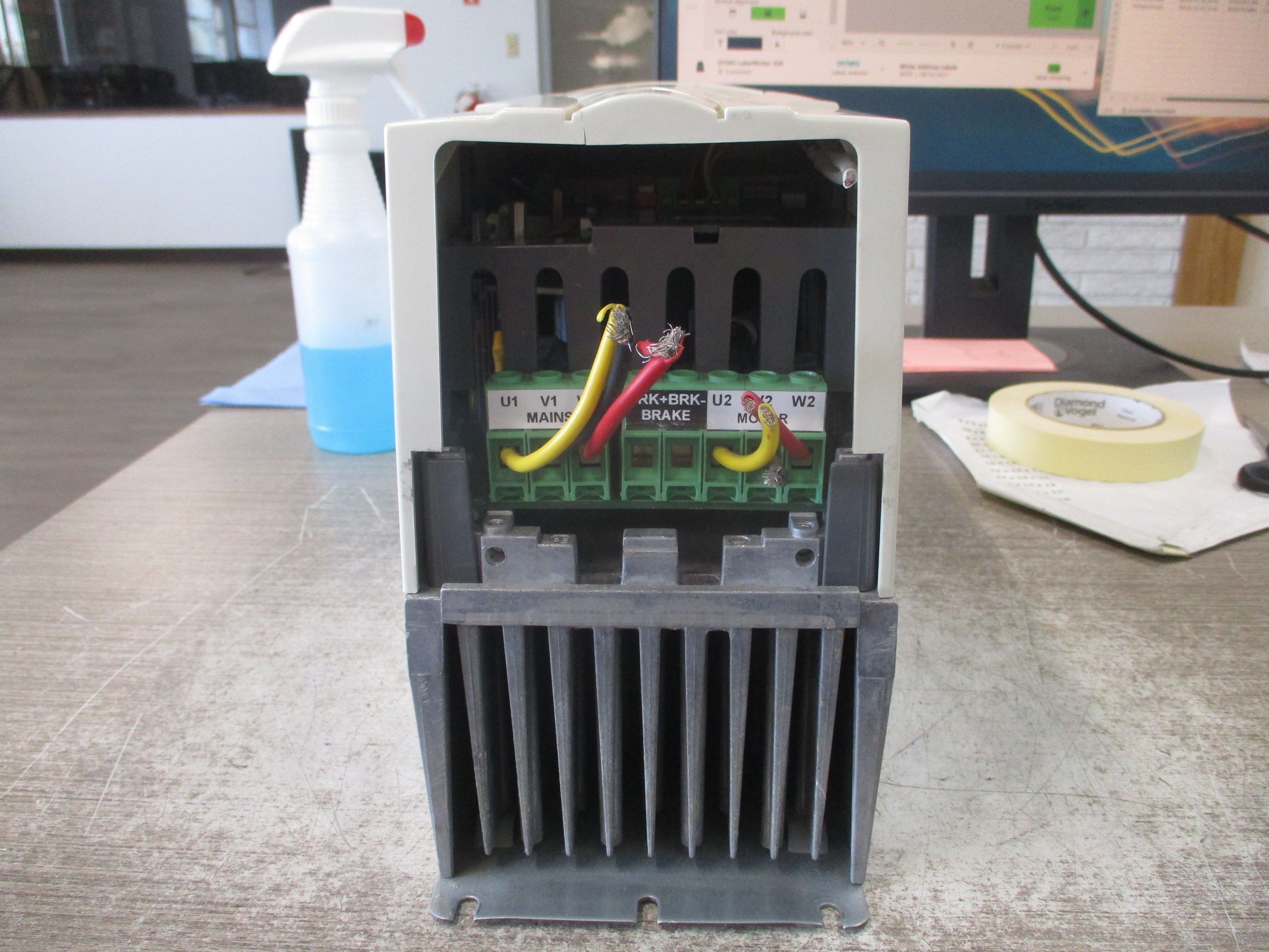 ABB ACX550 AC Drive ACX550-U0-03A3-4+P901 1.5HP 3Ph Input: 380-480V 3.3A