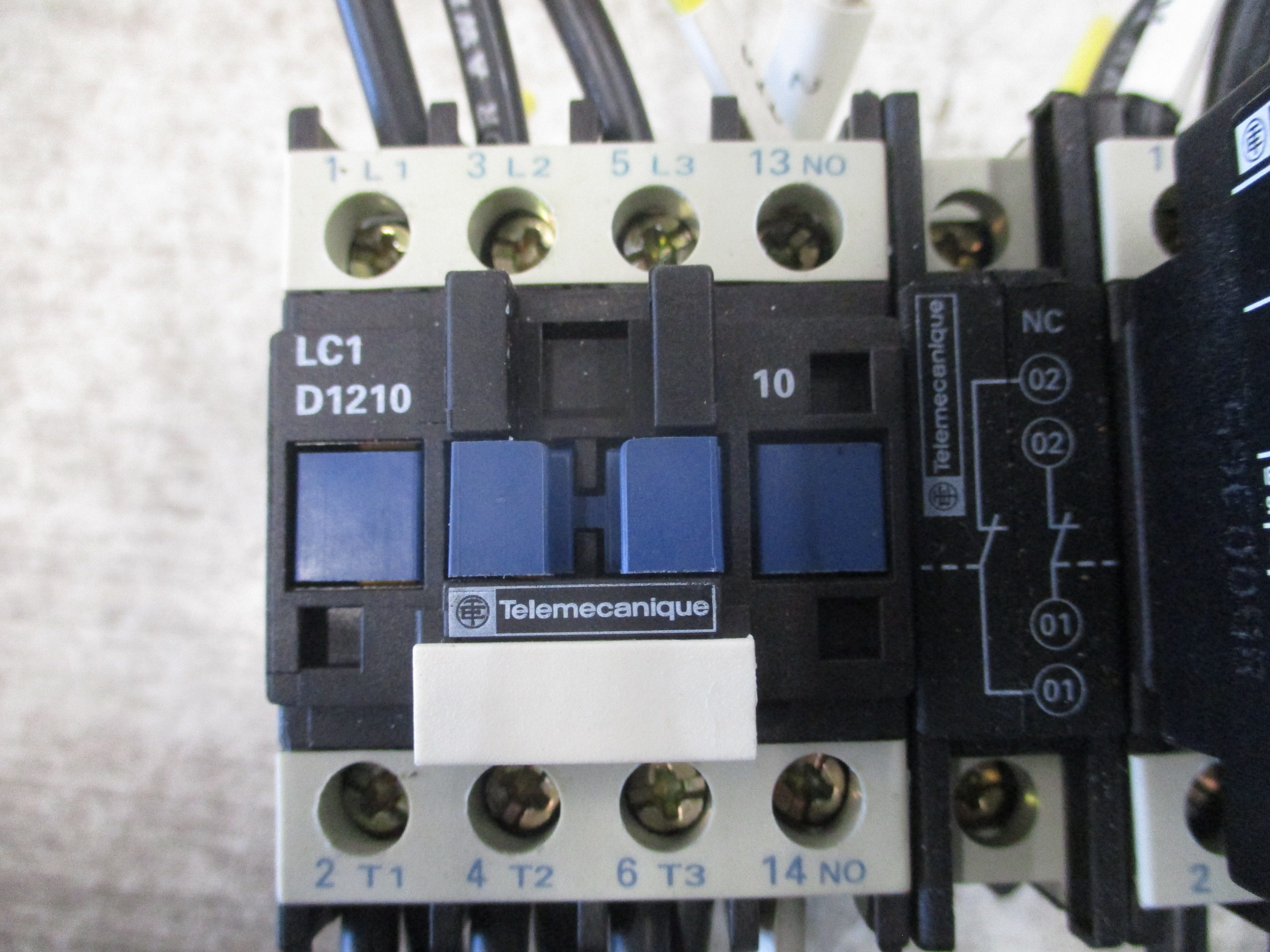 Telemecanique Reversing Contactor LC1 D1210 120V Coil 25A 600V