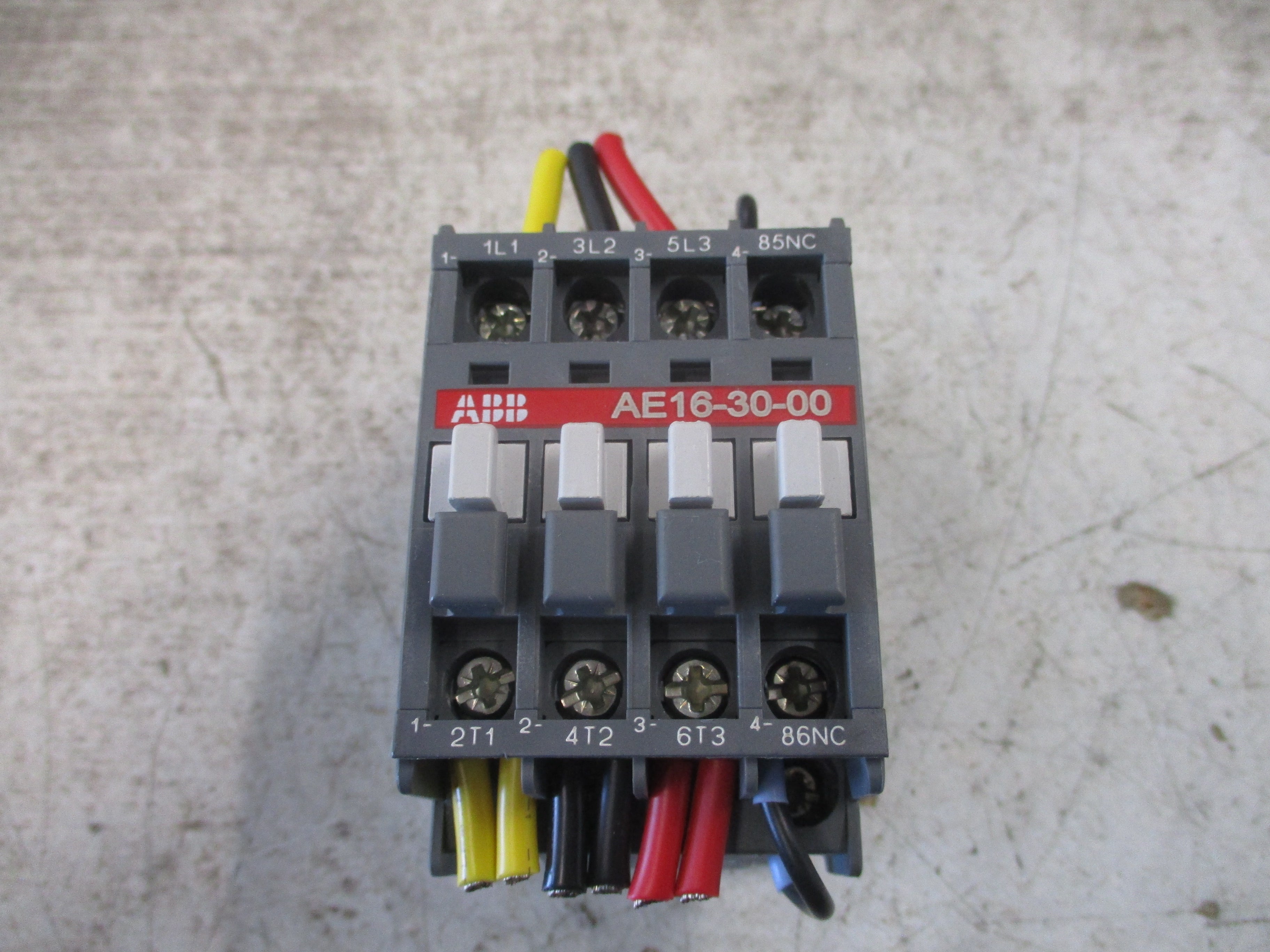 ABB Contactor AE16-30-00 24VDC Coil 30A 600V Used