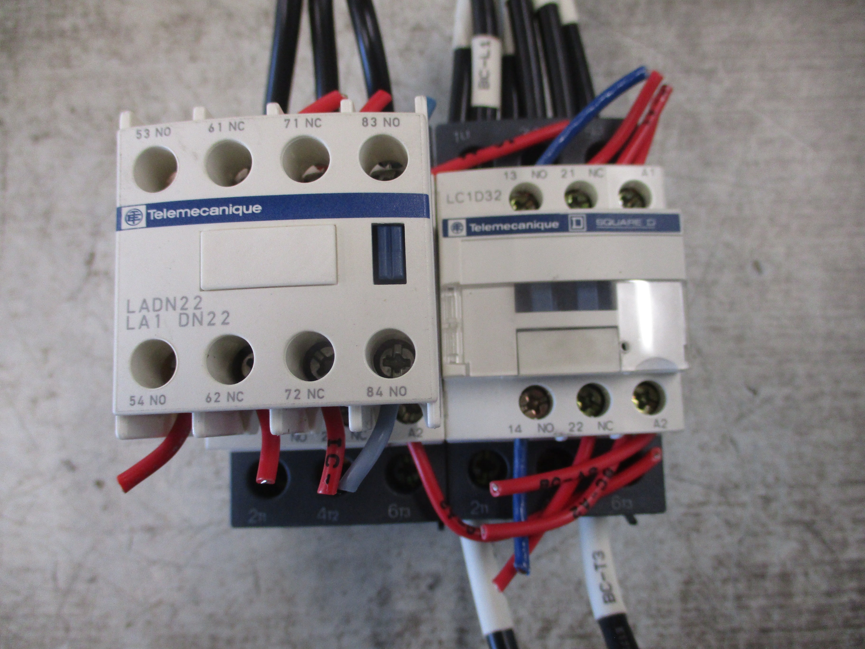 Telemecanique Reversing Contactor LC1D32 120V Coil 50A 600V