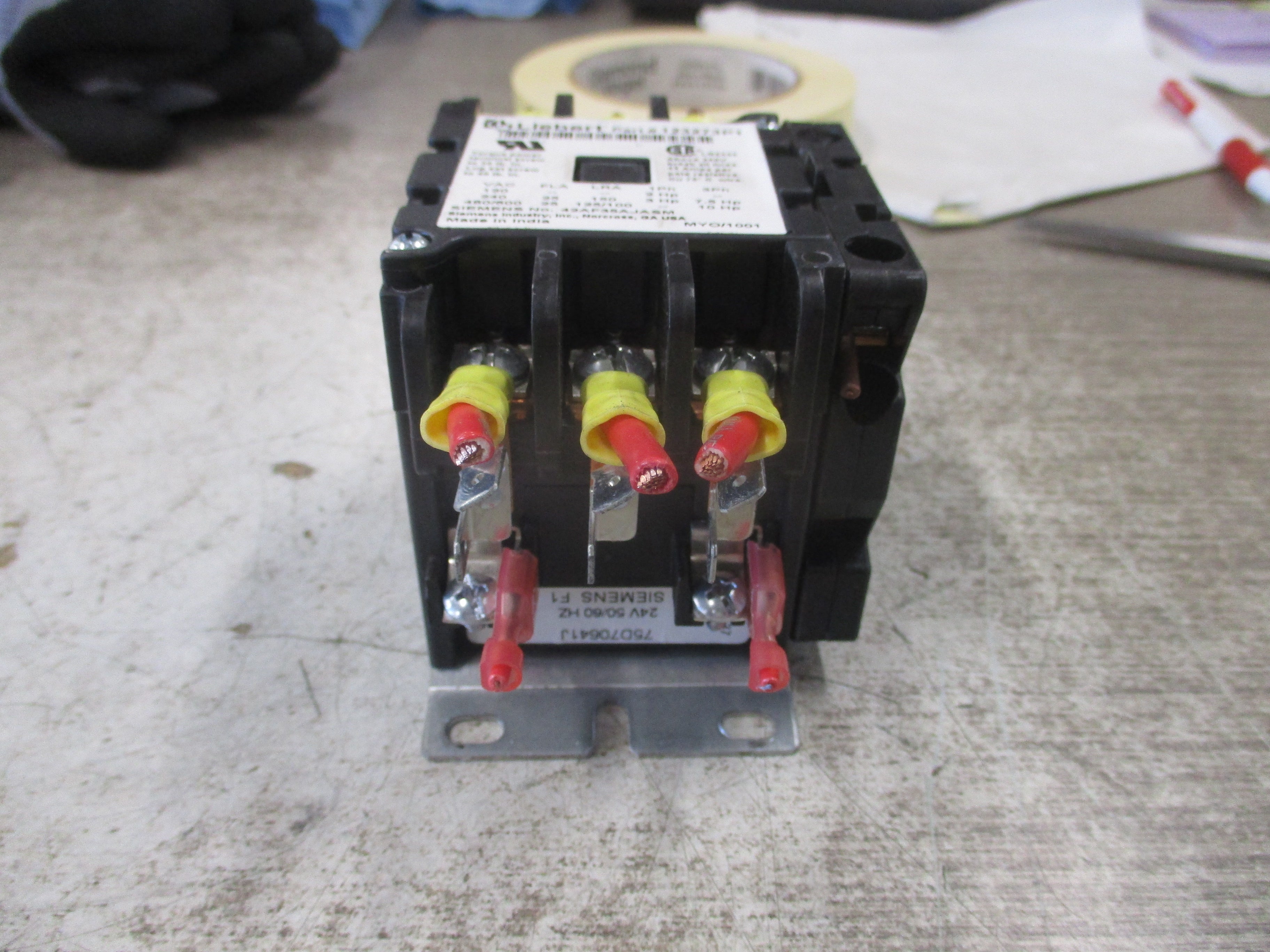 Liebert Contactor 123273P1 24V Coil 25A 600V W/Aux Contact Used