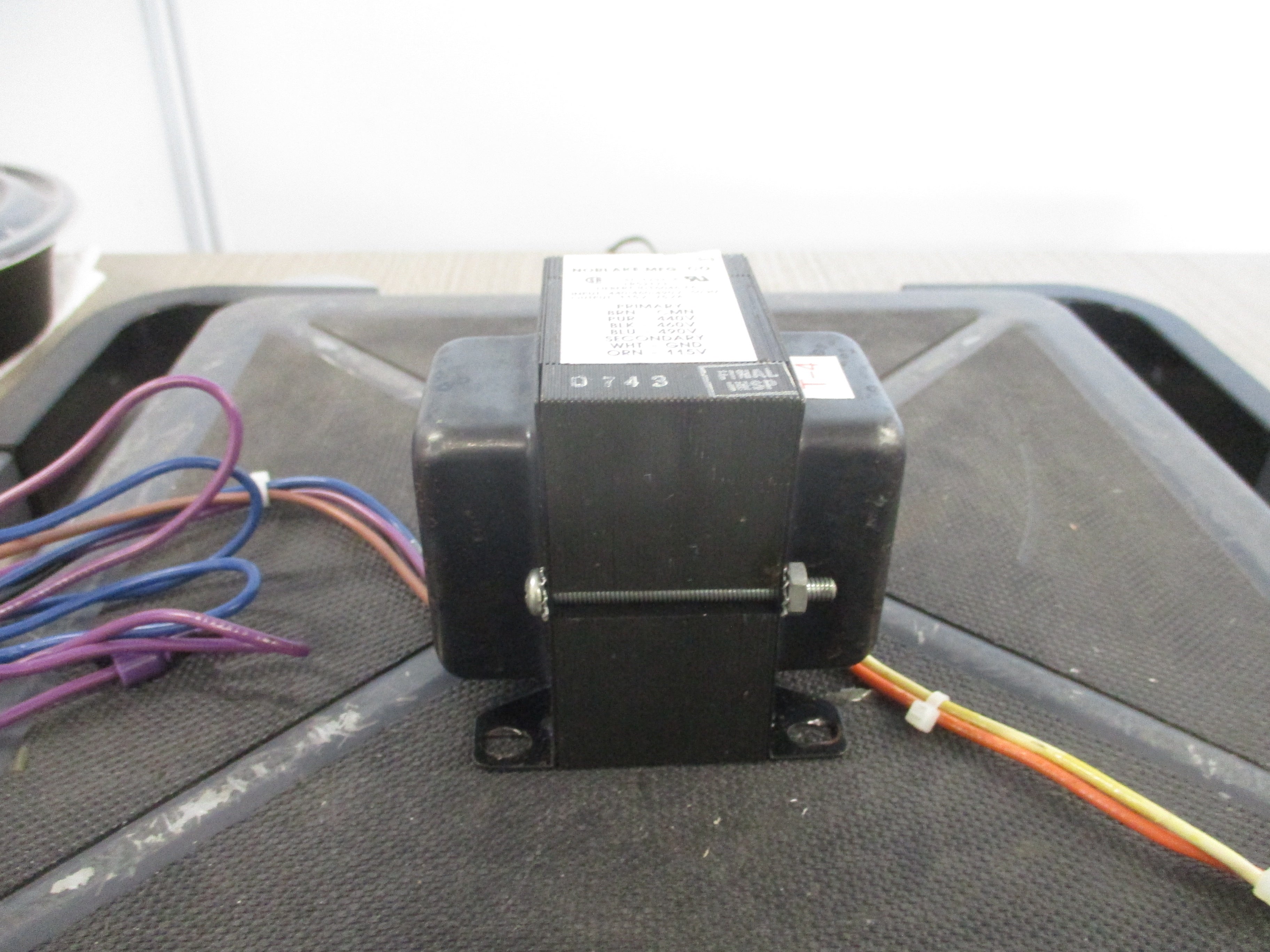 Norlake Transformer LR52173 75VA Pri: 440/460/490V Sec: 115V 60Hz Used