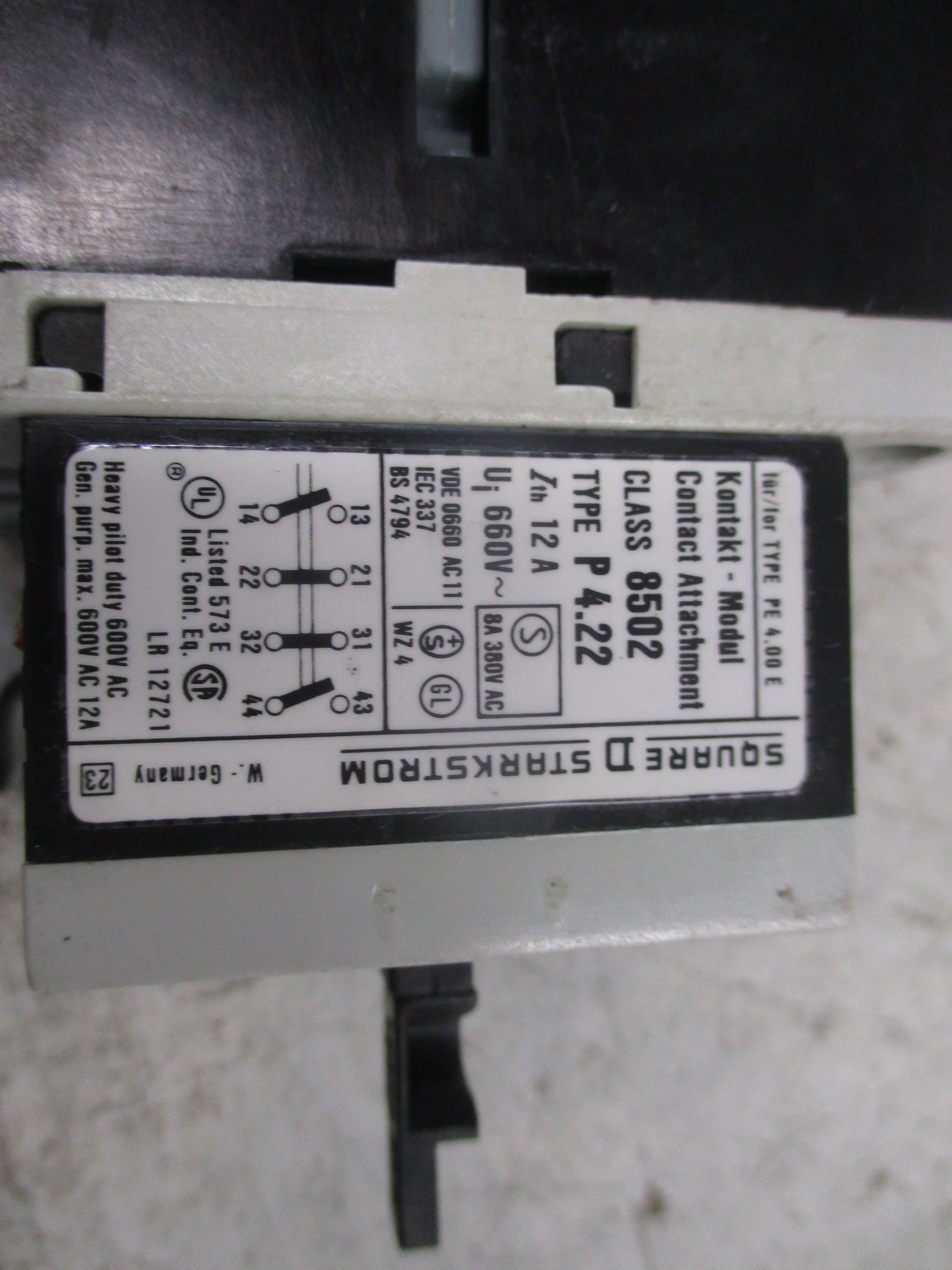 Square D Contactor 8502 PE 4.00 E 120V Coil W/Aux Contact Block Used