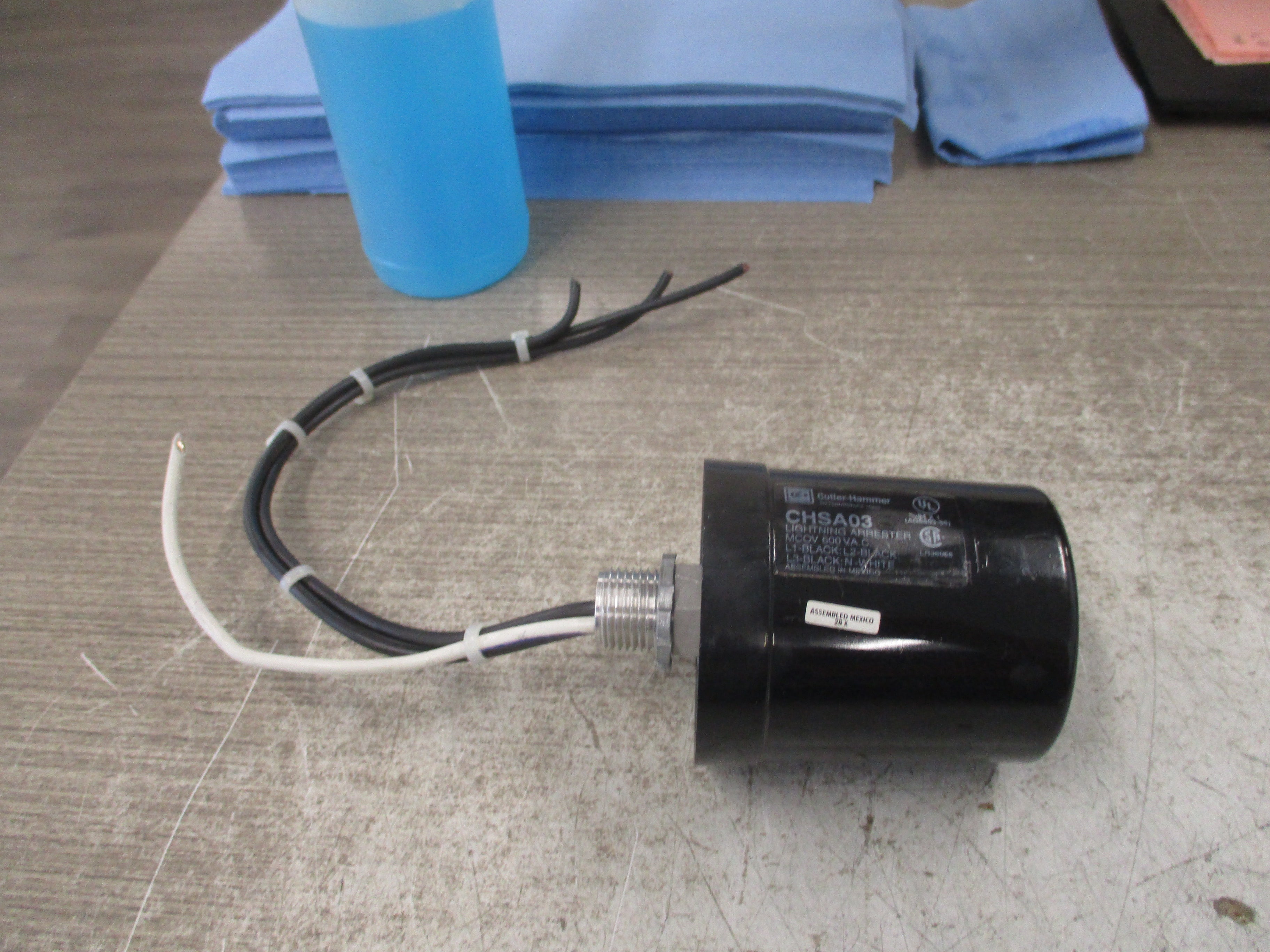 Cutler-Hammer Lighting Arrester CHSA03 MCOV: 600VAC Used