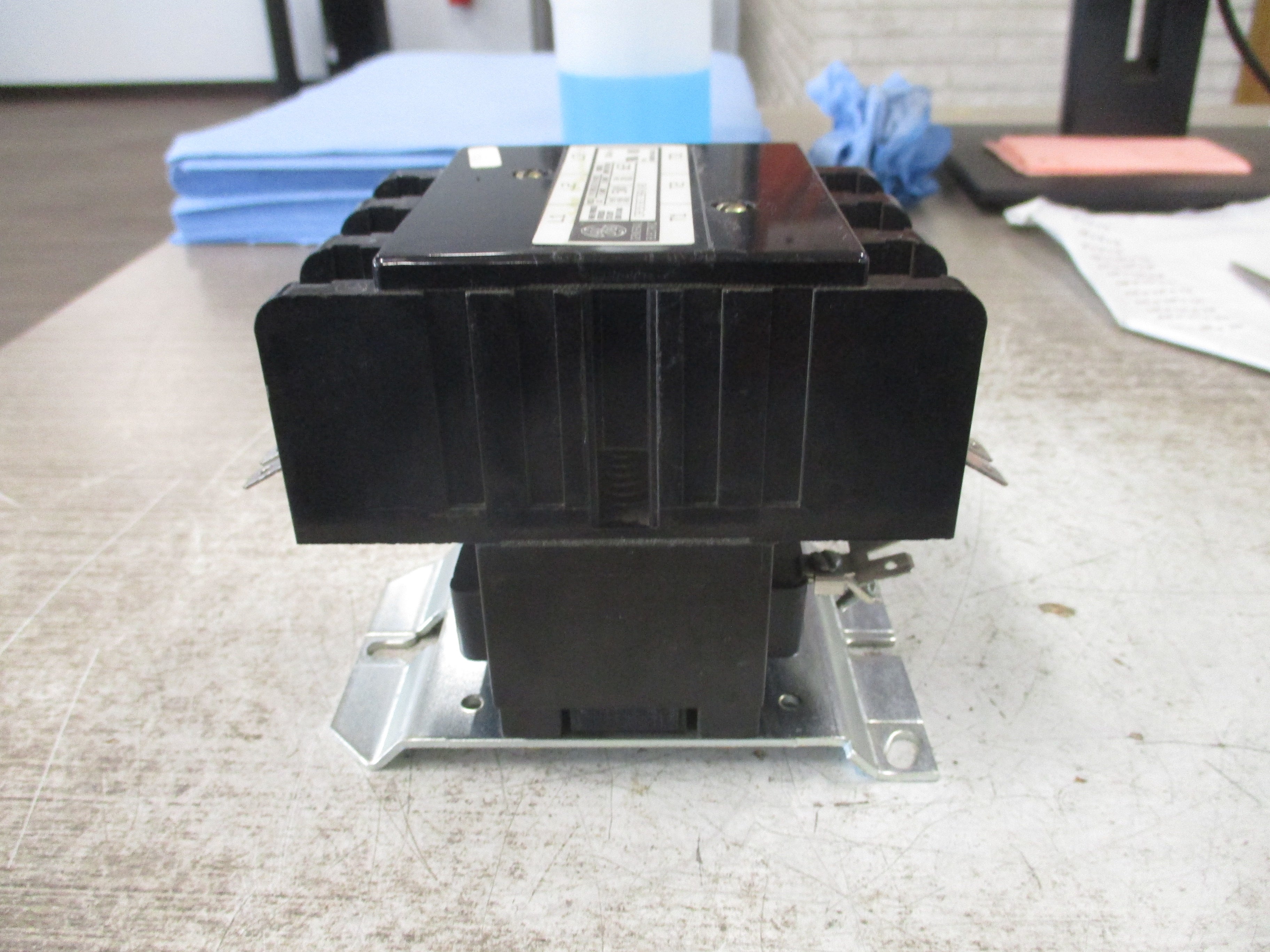 GE Contactor CR353EE3BA1AD 115-120V Coil 50A 600V 3P *Missing (4) Lugs* Used