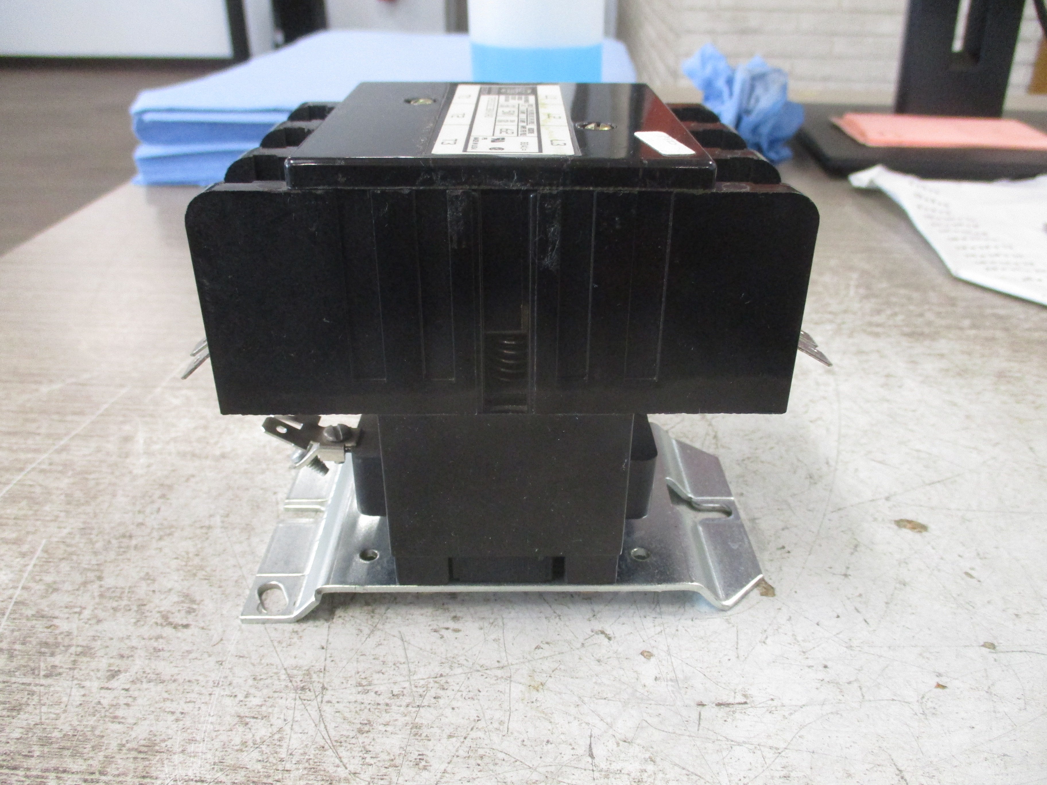 GE Contactor CR353EE3BA1AD 115-120V Coil 50A 600V 3P *Missing (4) Lugs* Used