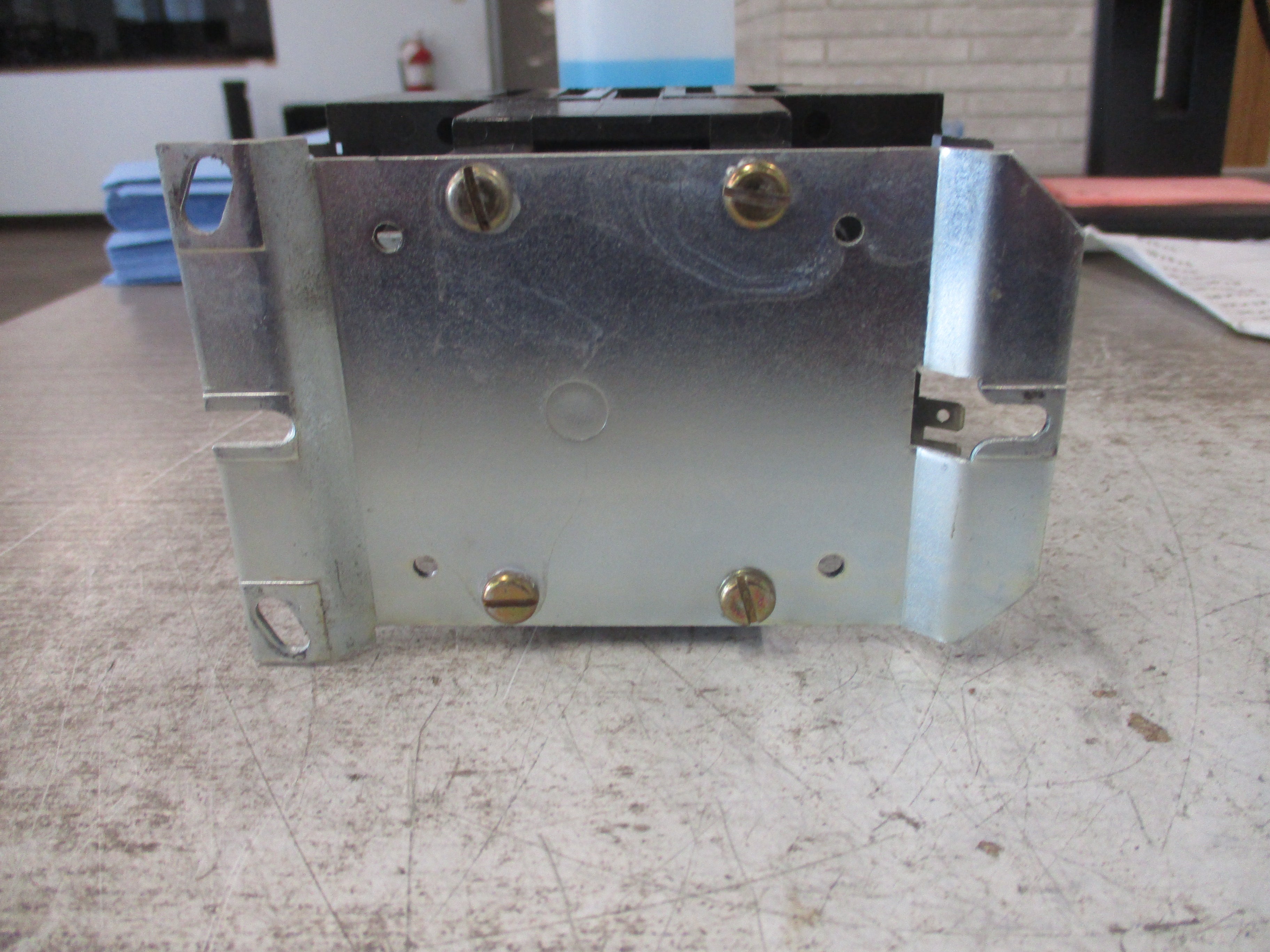 GE Contactor CR353EE3BA1AD 115-120V Coil 50A 600V 3P *Missing (4) Lugs* Used