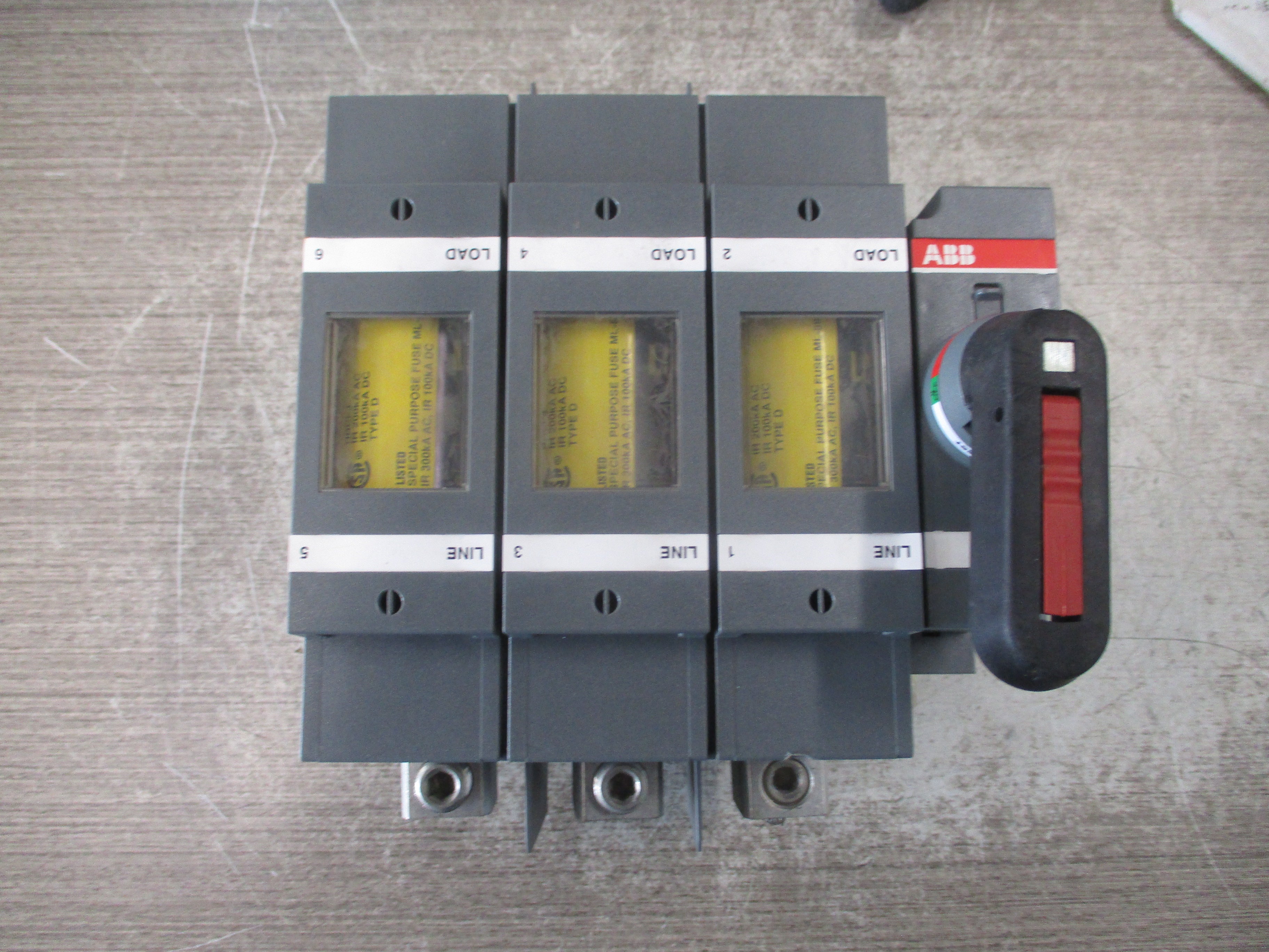 ABB Fusible Disconnect switch OS 200J03 200A 600V 3P (3) 200A Fuses Used