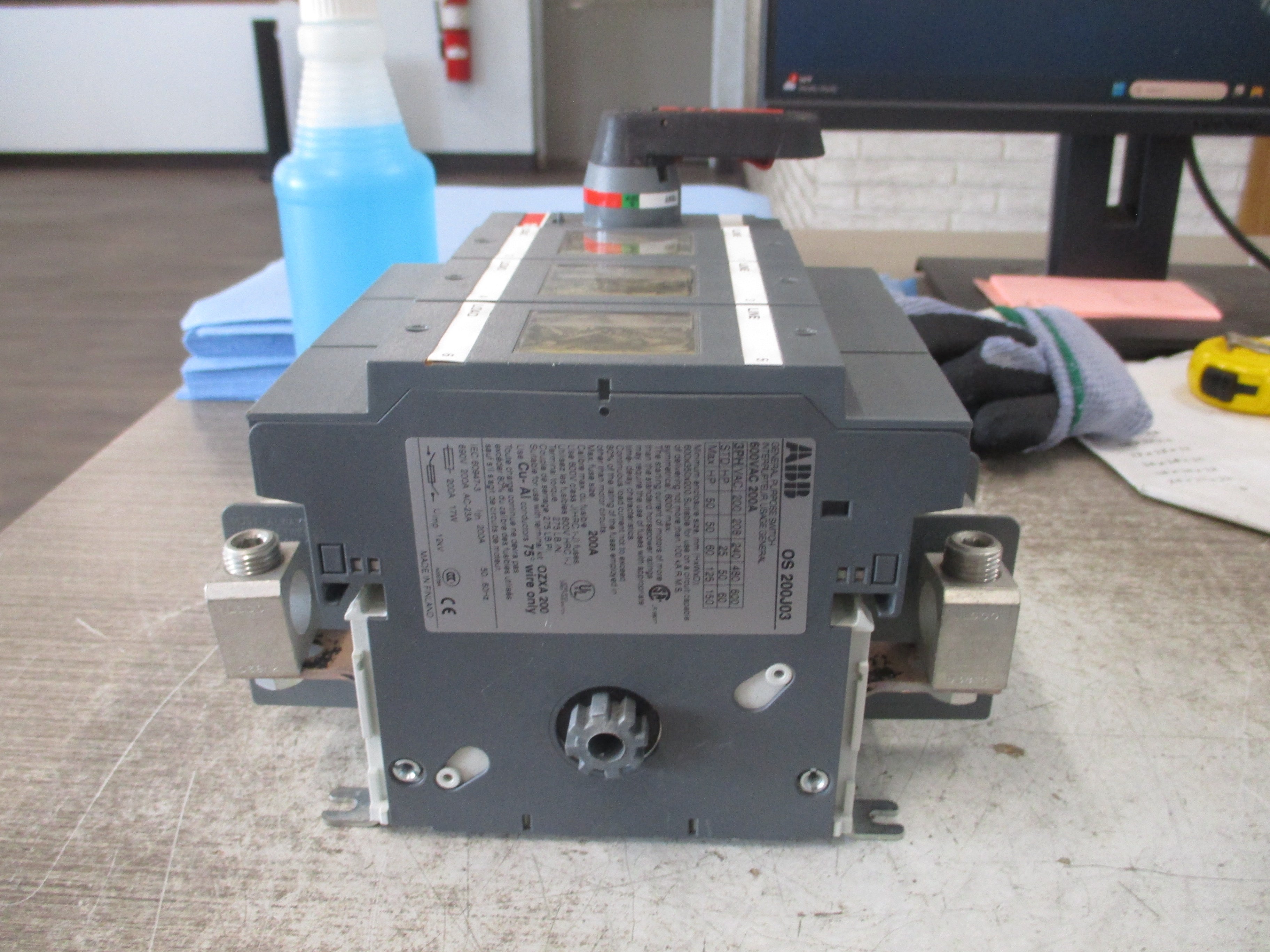 ABB Fusible Disconnect switch OS 200J03 200A 600V 3P (3) 200A Fuses Used