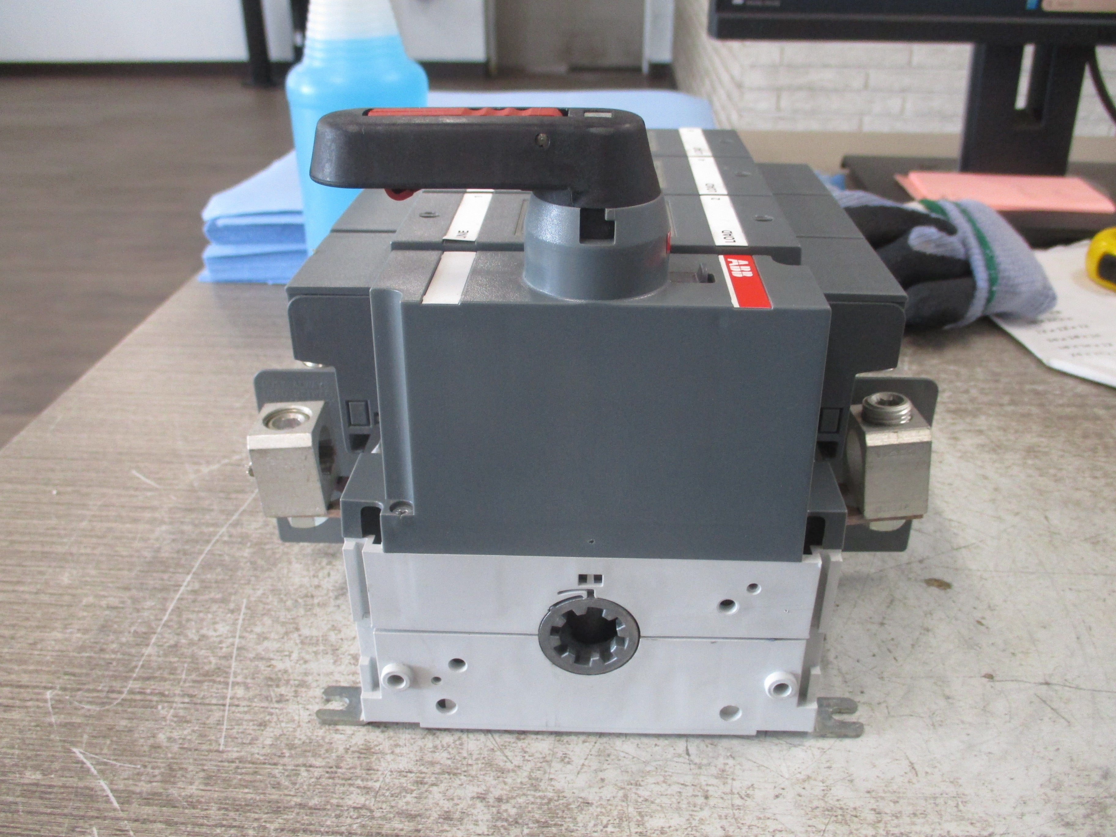 ABB Fusible Disconnect switch OS 200J03 200A 600V 3P (3) 200A Fuses Used