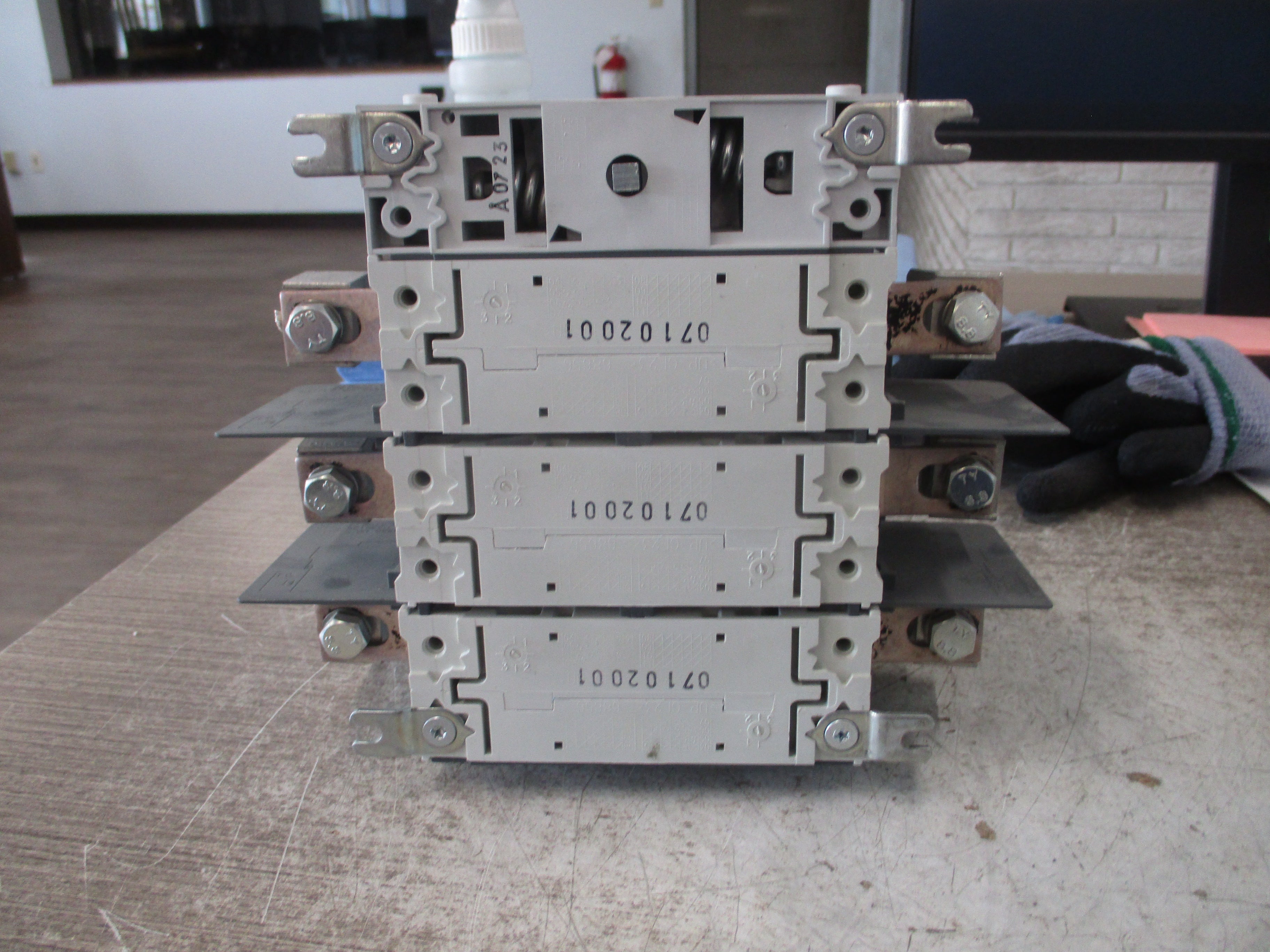 ABB Fusible Disconnect switch OS 200J03 200A 600V 3P (3) 200A Fuses Used