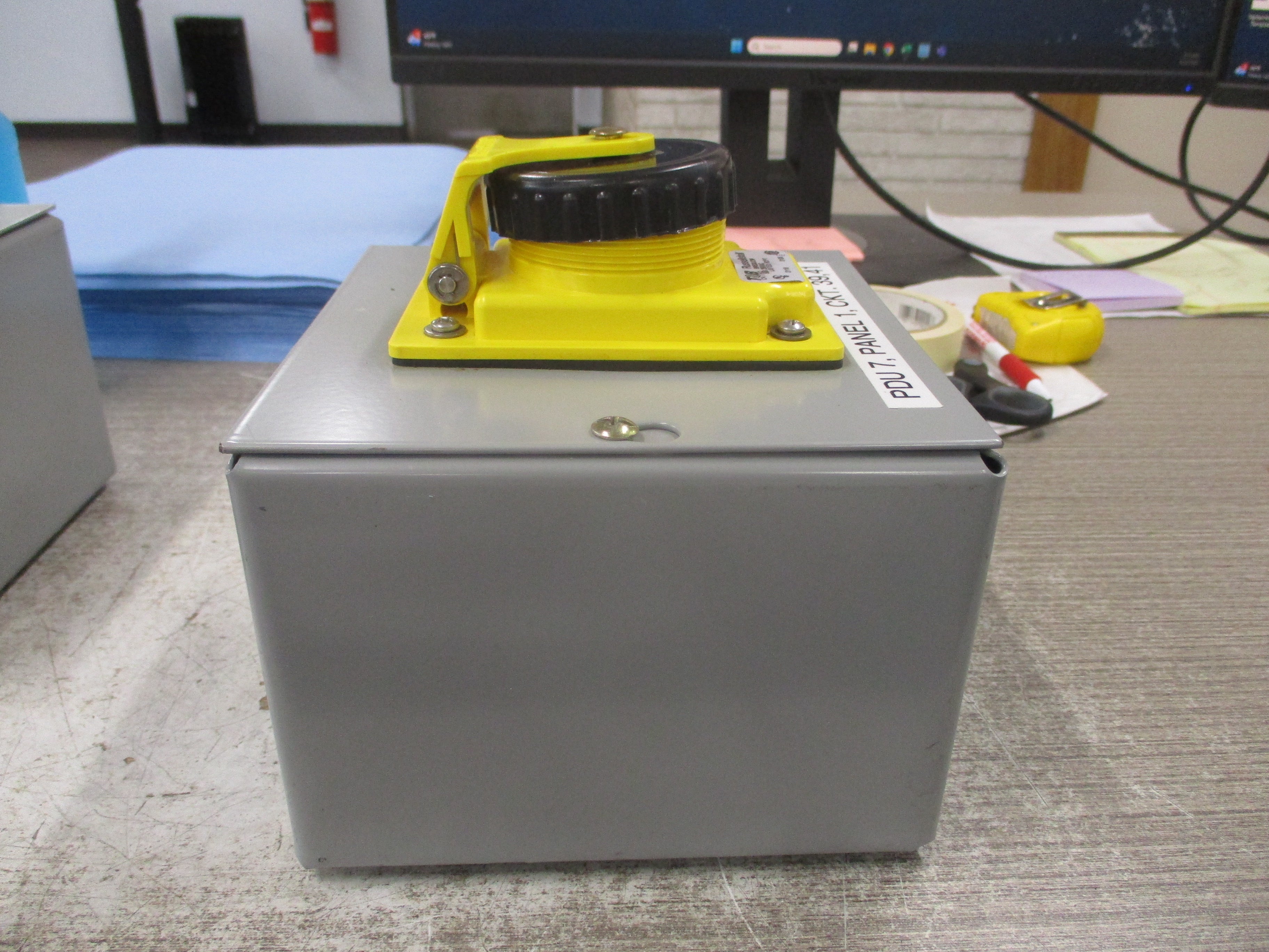 Thomas & Betts Russellstoll Receptacle 9R53U2W 50A 250V W/Base Used
