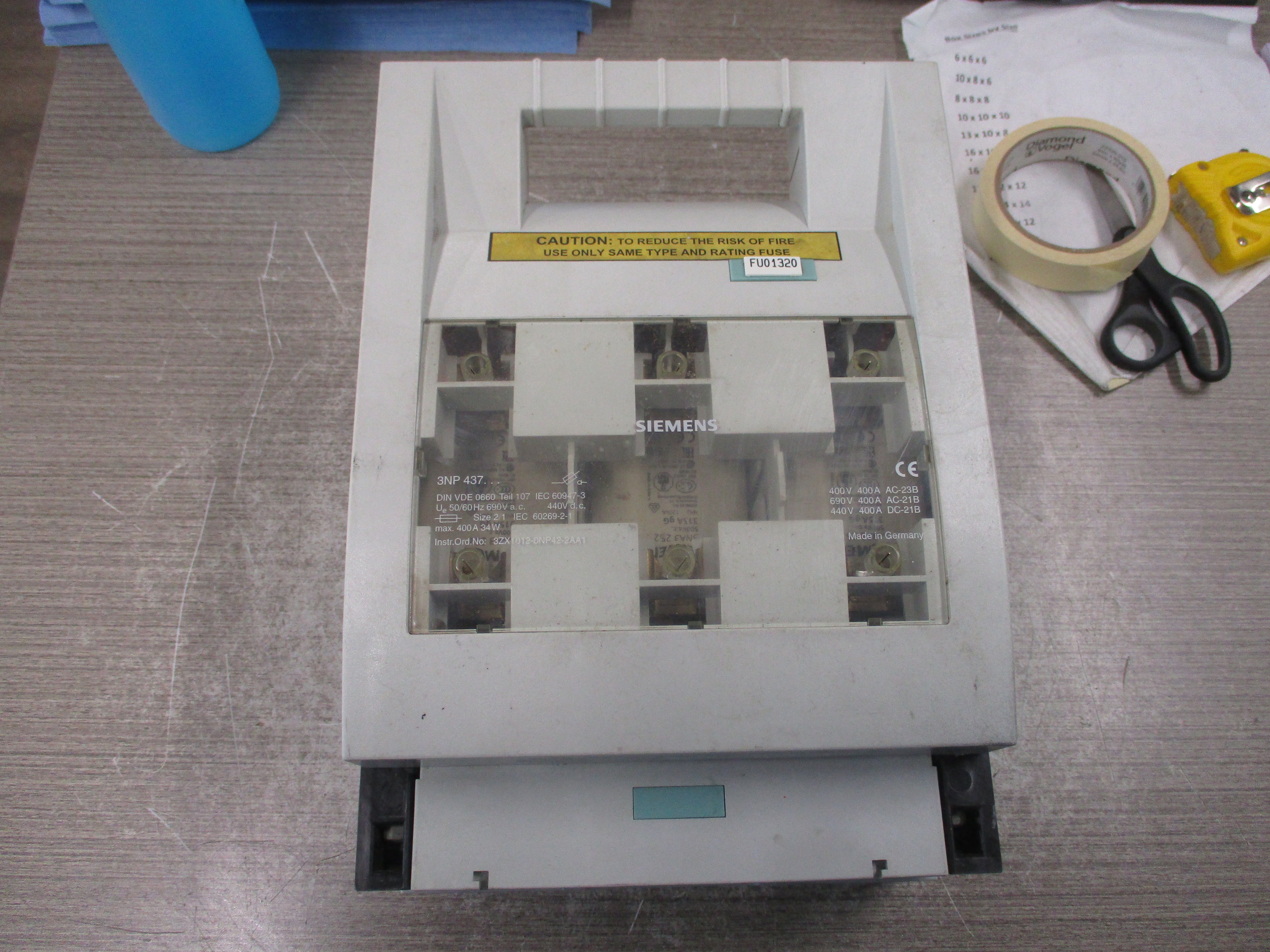 Siemens Fusible Disconnect Switch 3NP 437 690VAC 50/60Hz 400A 34W (3) 315A Fuses