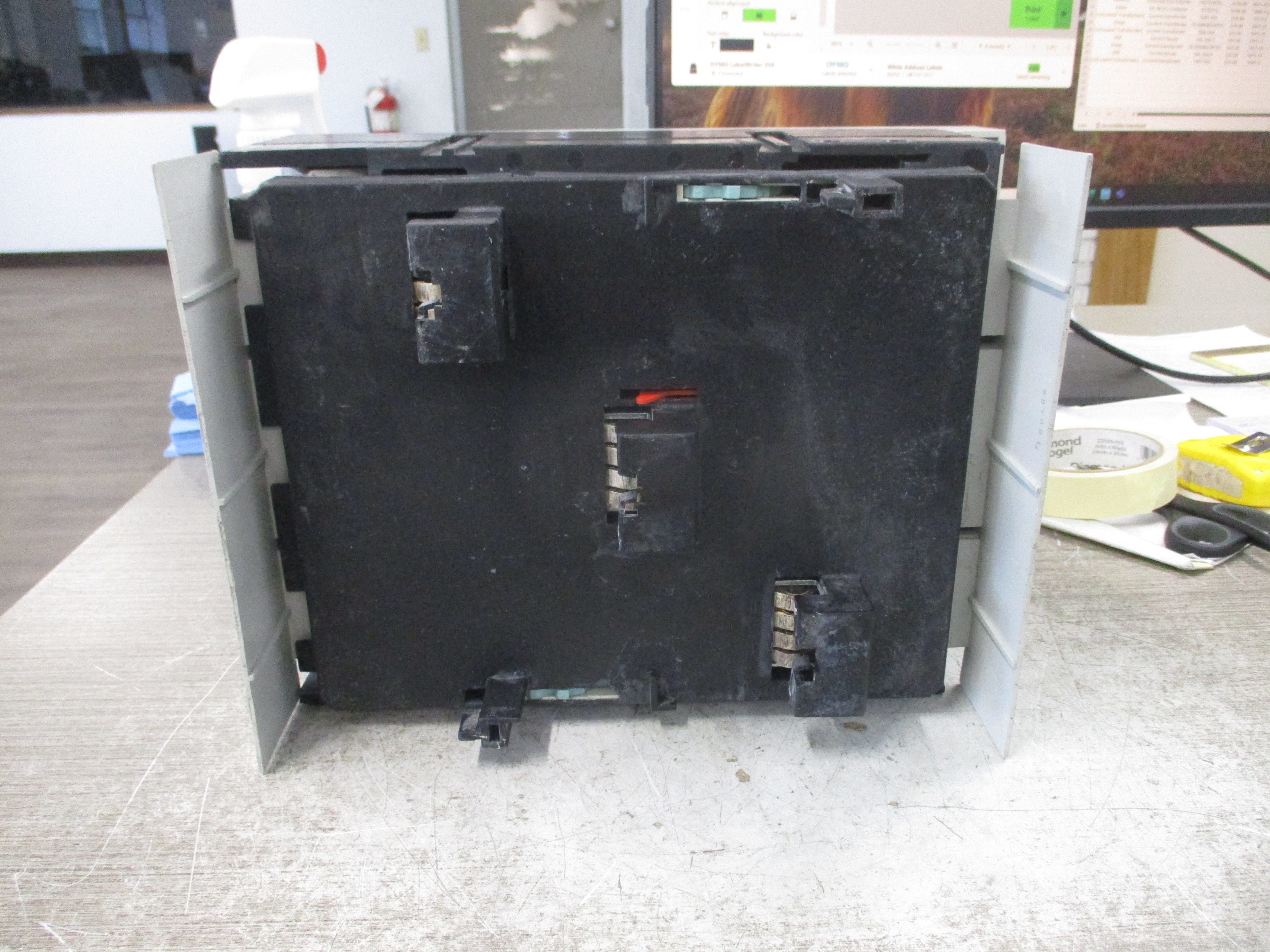 Siemens Fusible Disconnect Switch 3NP 437 690VAC 50/60Hz 400A 34W (3) 315A Fuses