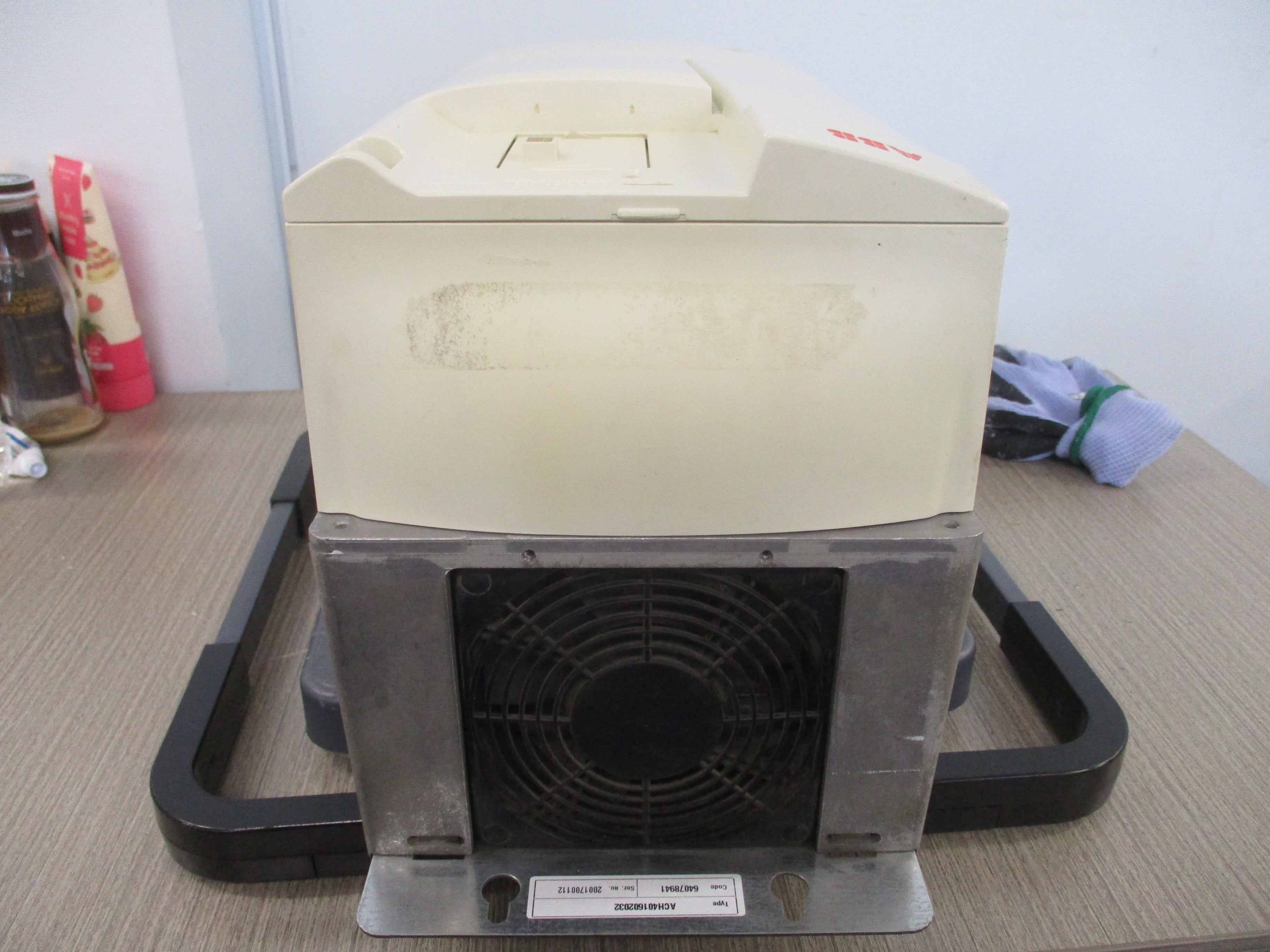 ABB AC Drive ACH401602032 25 HP 3Ph *No Keypad* *Broken Cover Clips* Used