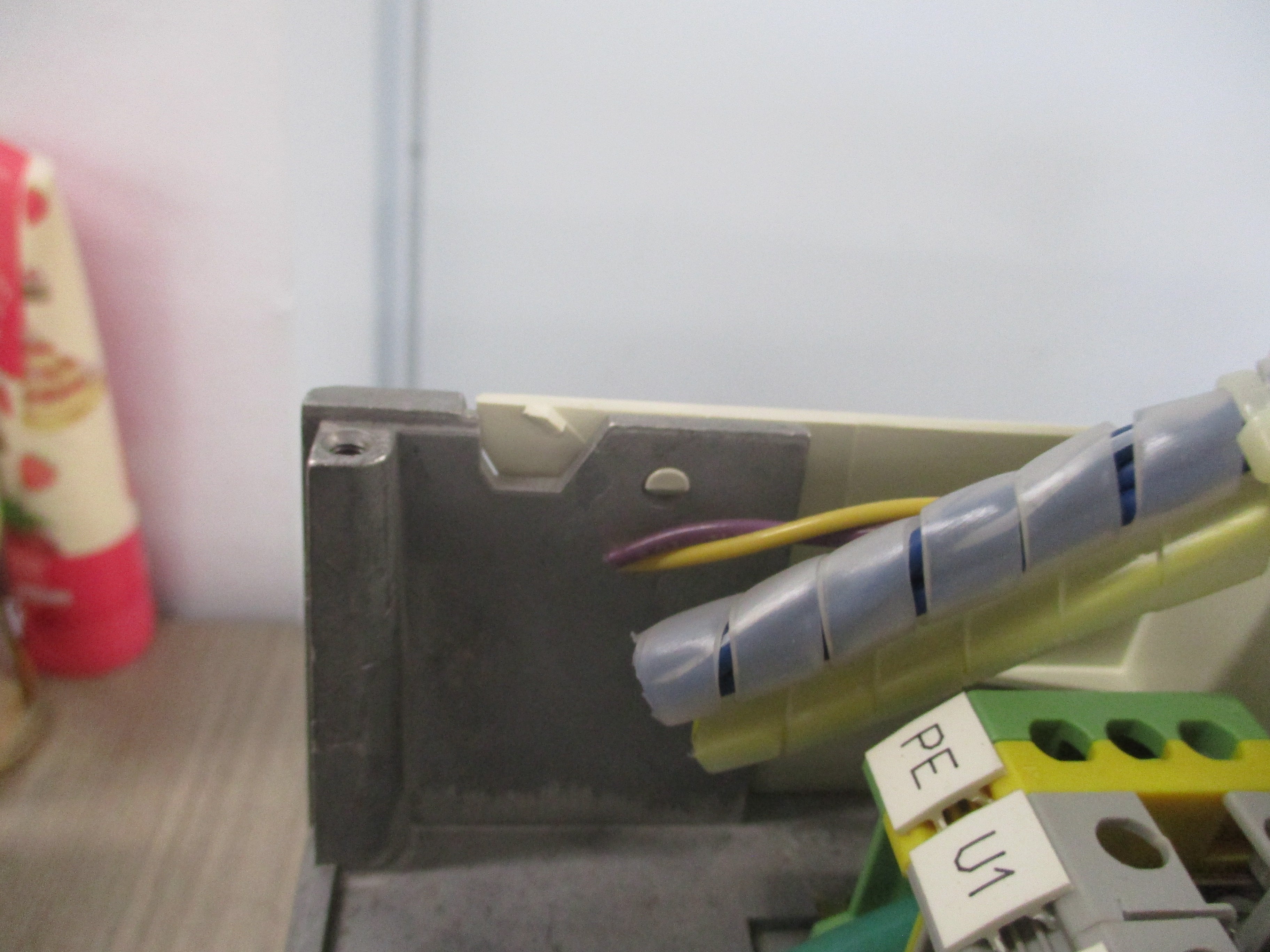 ABB AC Drive ACH401602032 25 HP 3Ph *No Keypad* *Broken Cover Clips* Used