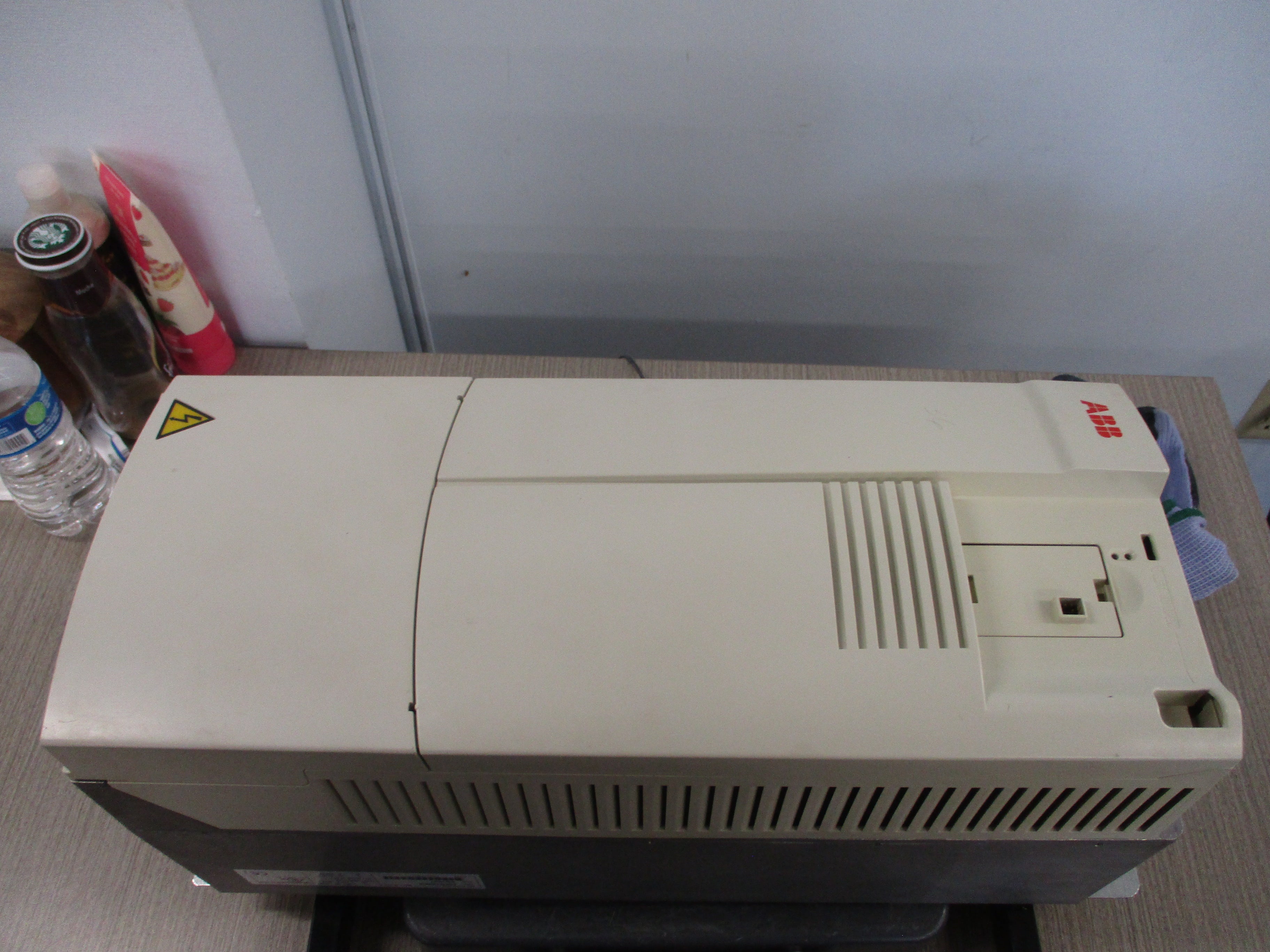 ABB AC Drive ACH401602032 25 HP 3Ph *No Keypad* *Broken Cover Clips* Used