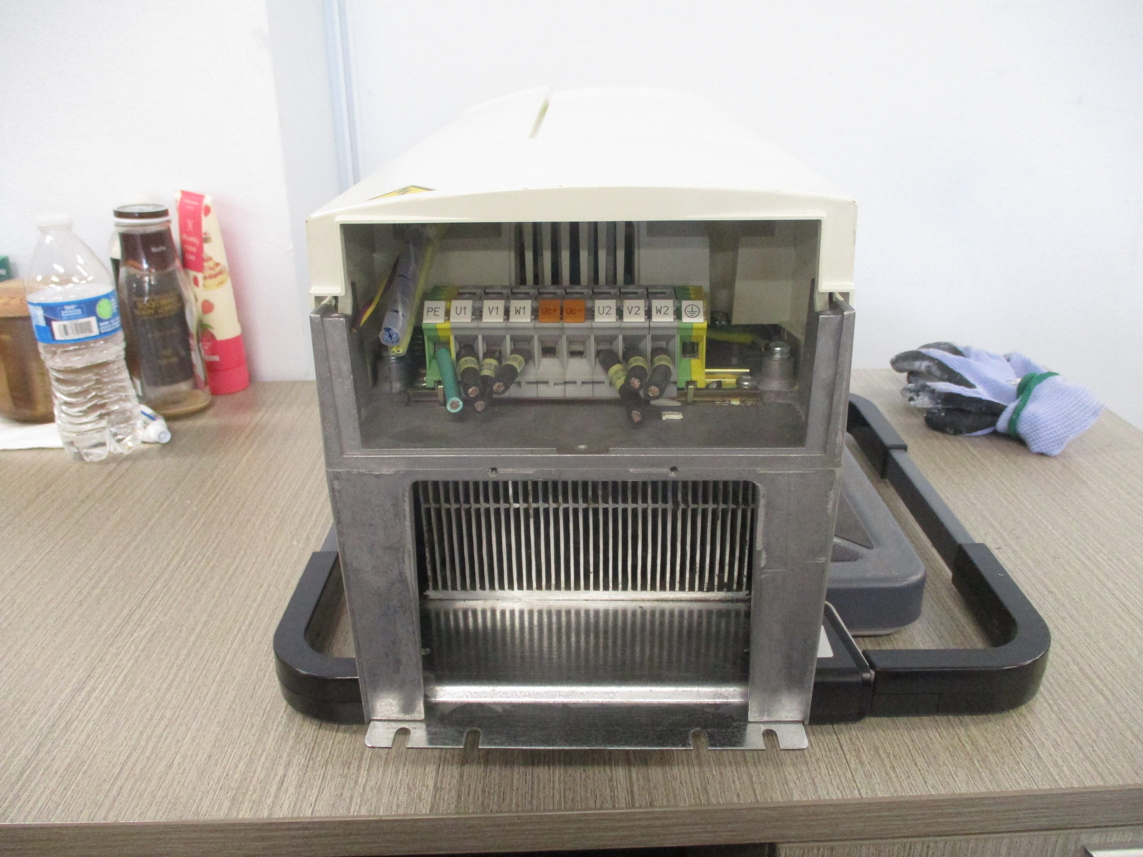 ABB AC Drive ACH401602032 25 HP 3Ph *No Keypad* *Broken Cover Clips* Used