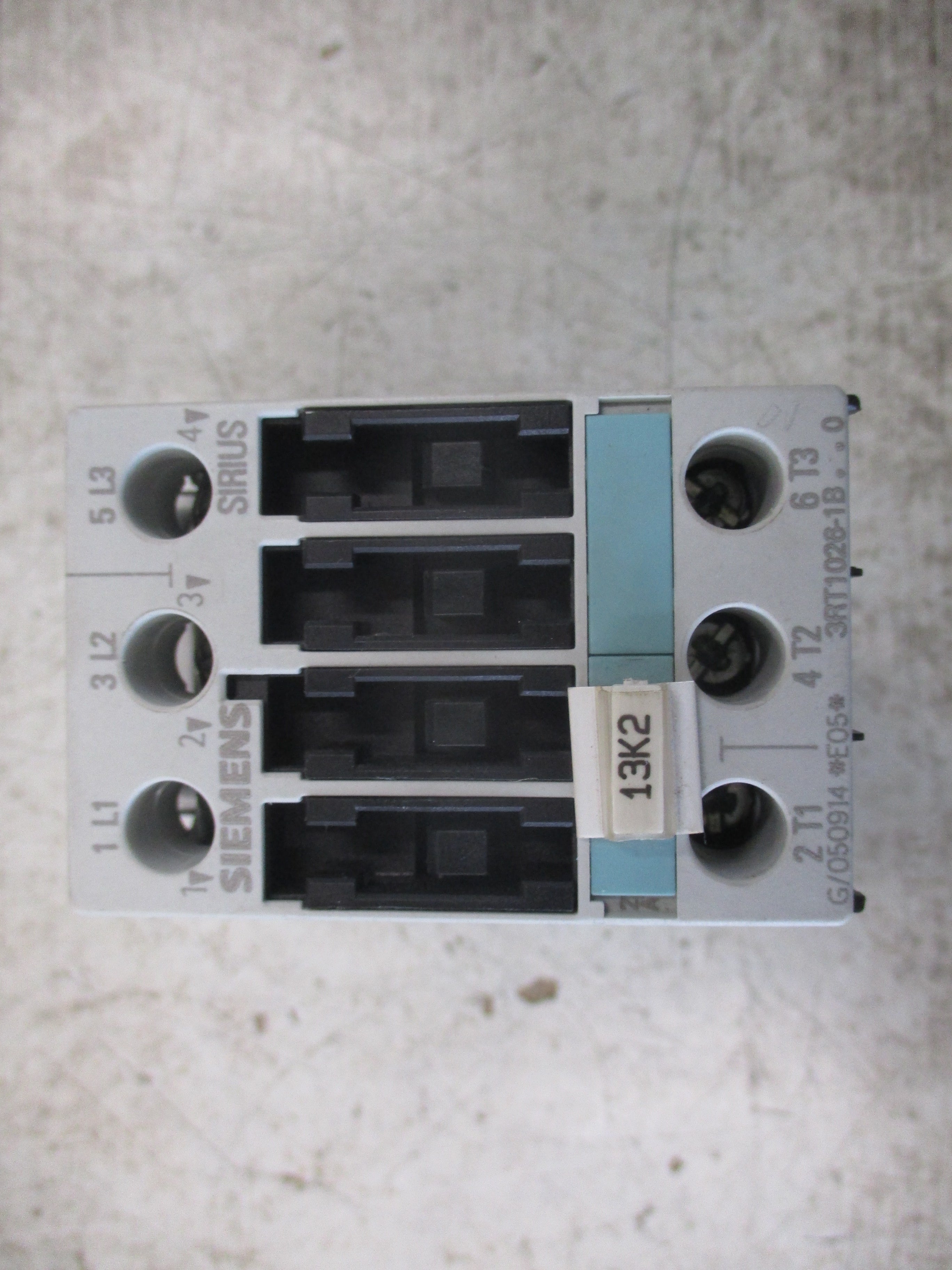 Siemens Sirius Contactor 3RT1026-B1..0 24VDC Coil 35A 600V W/Surge Suppressor