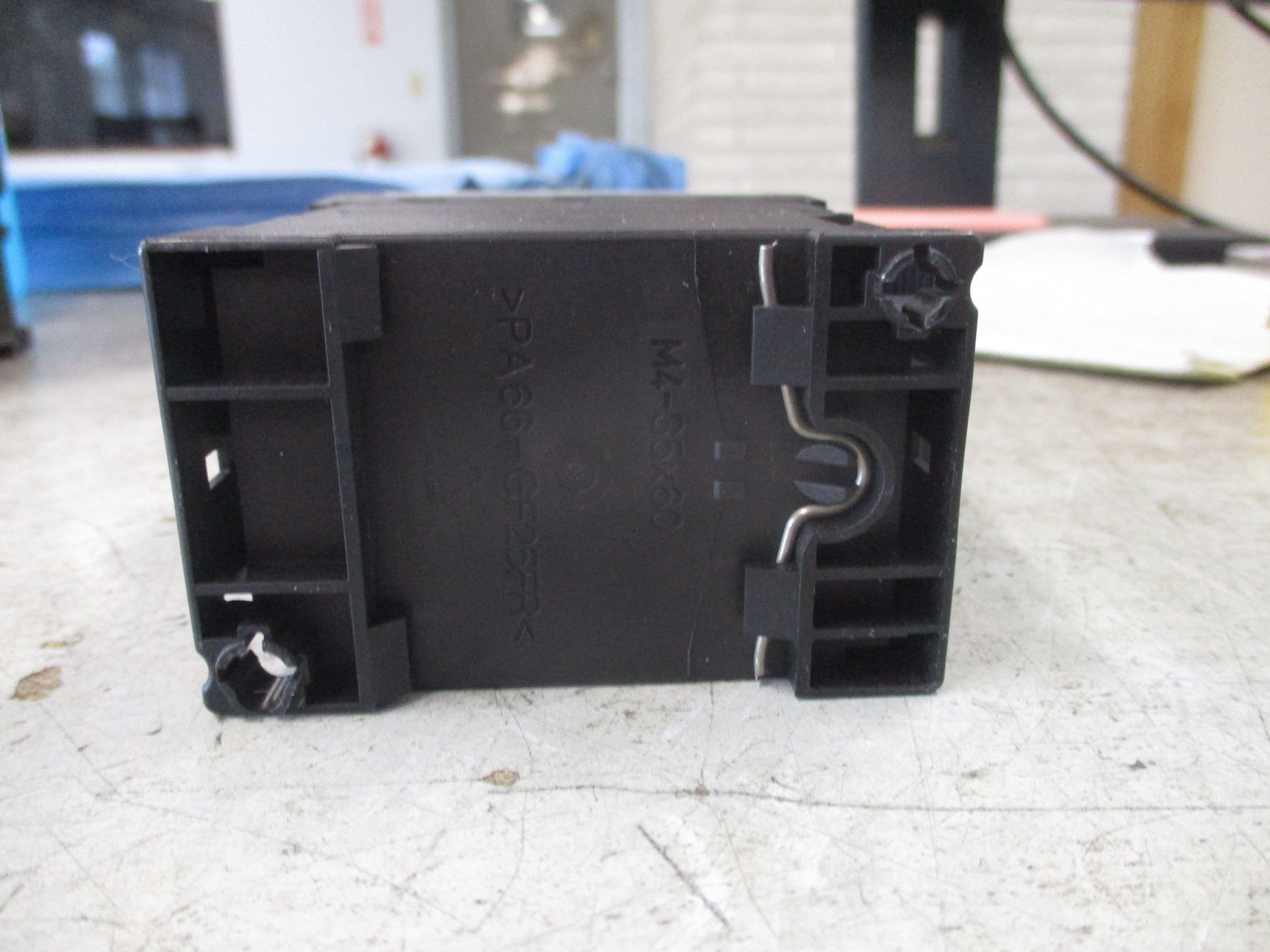 Siemens Sirius Contactor 3RT1026-B1..0 24VDC Coil 35A 600V W/Surge Suppressor