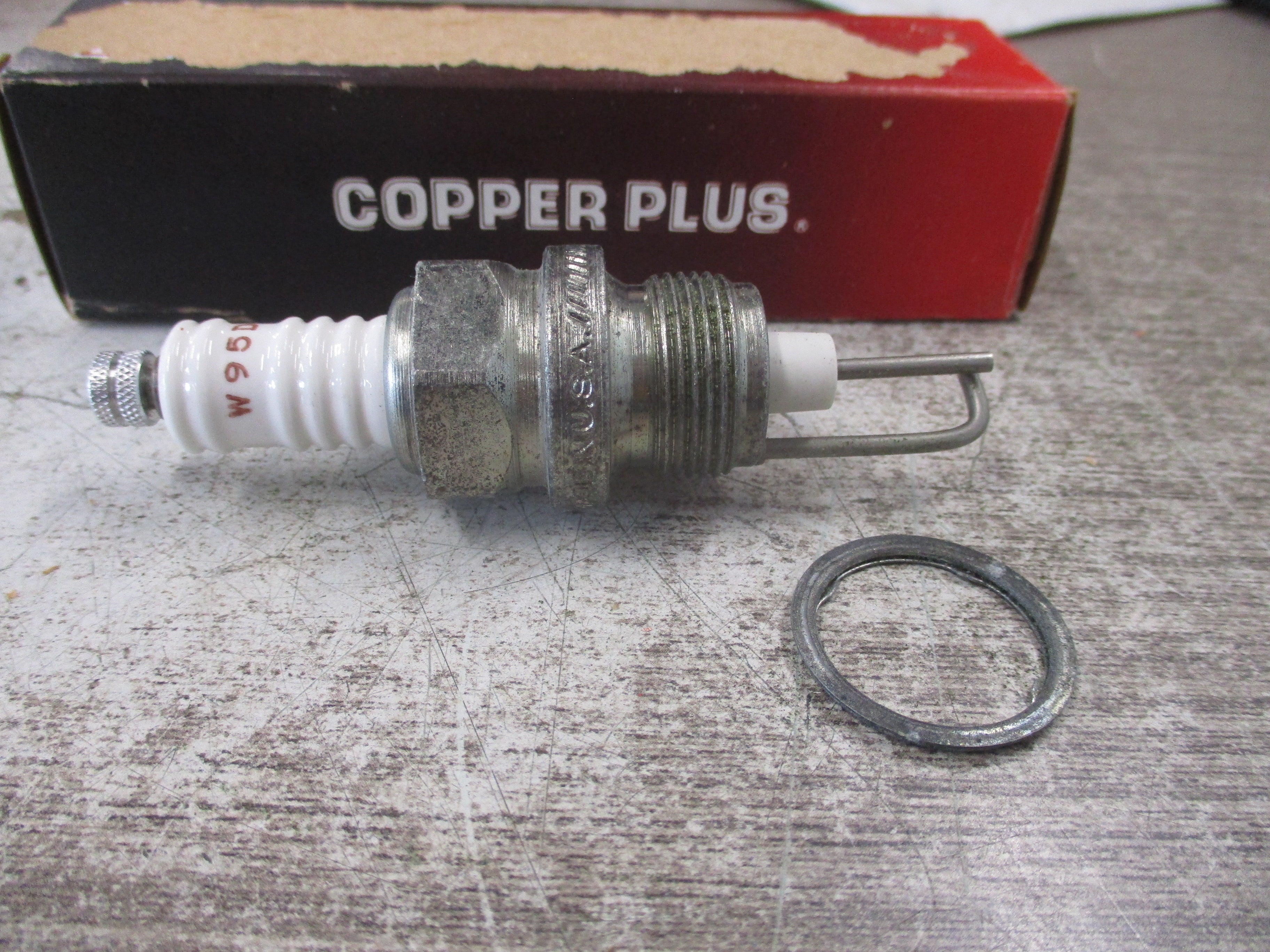 Champion Spark Plug 562 W95D New Surplus